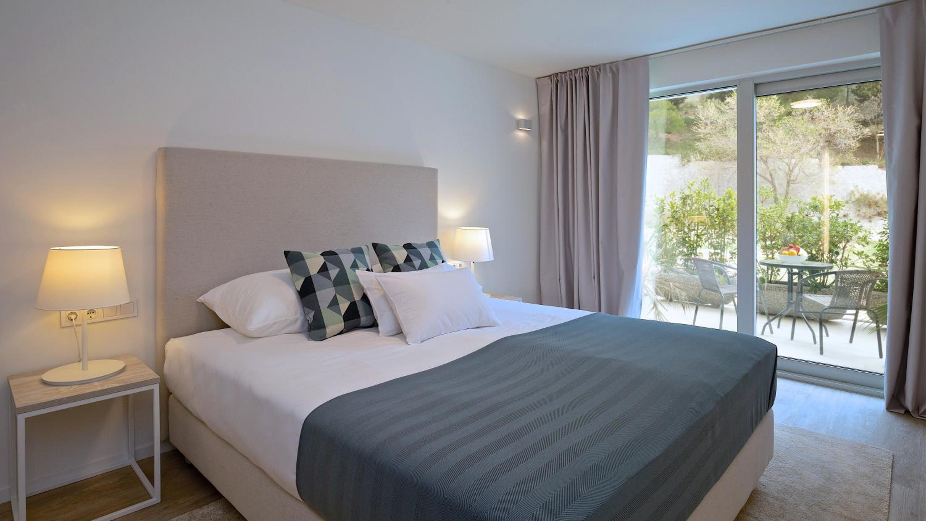 Deluxe King Room - Photo 3