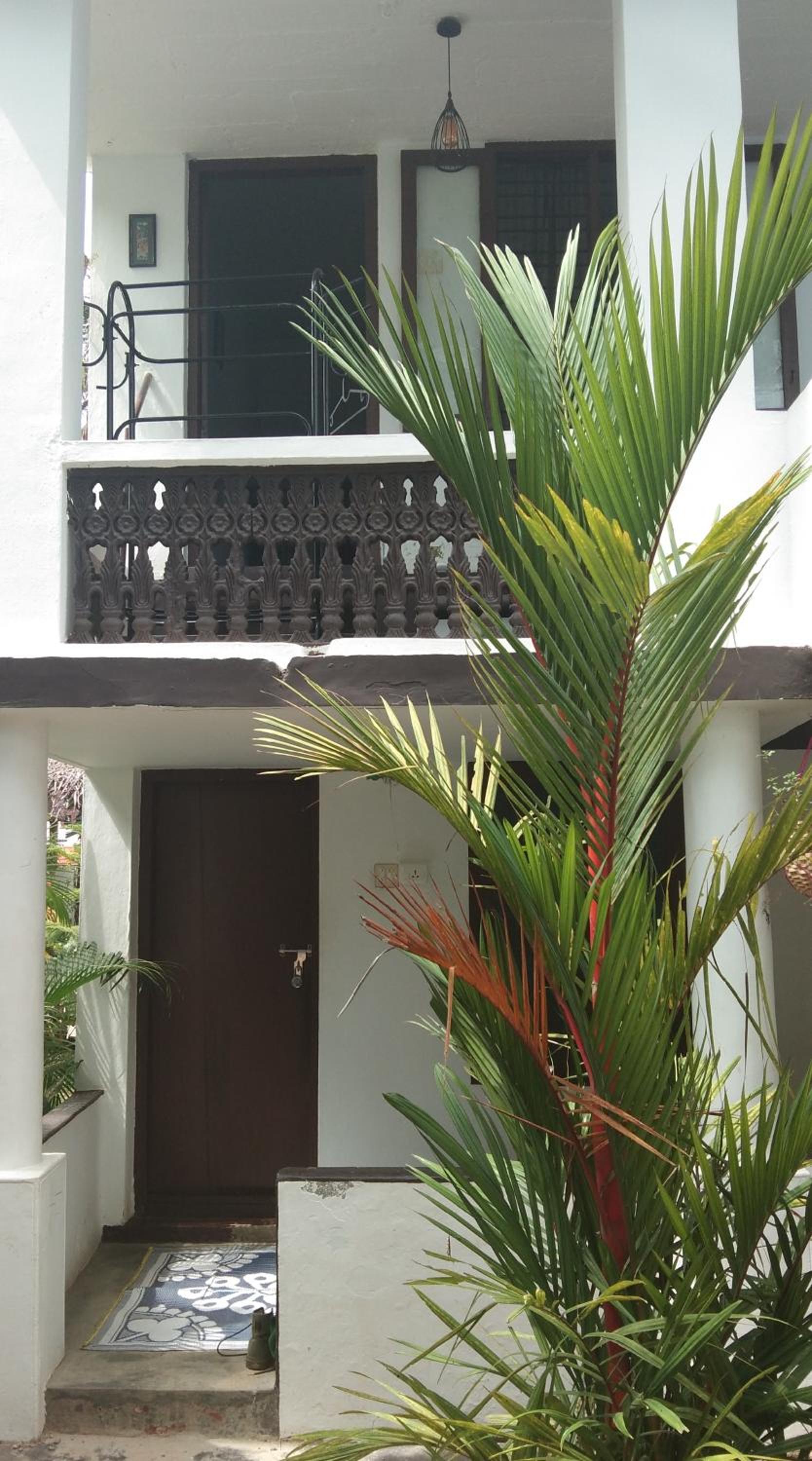 Budget Queen Non AC(Ground floor) - Photo 10