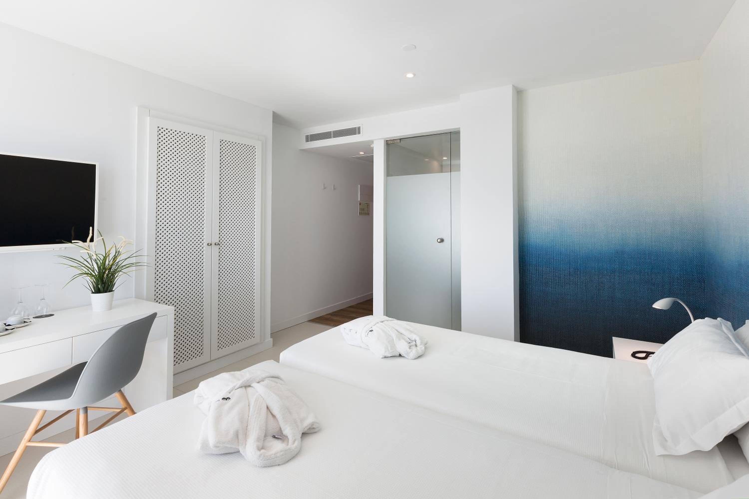 Habitación Doble Premium con Vista lateral al Mar con Balcón