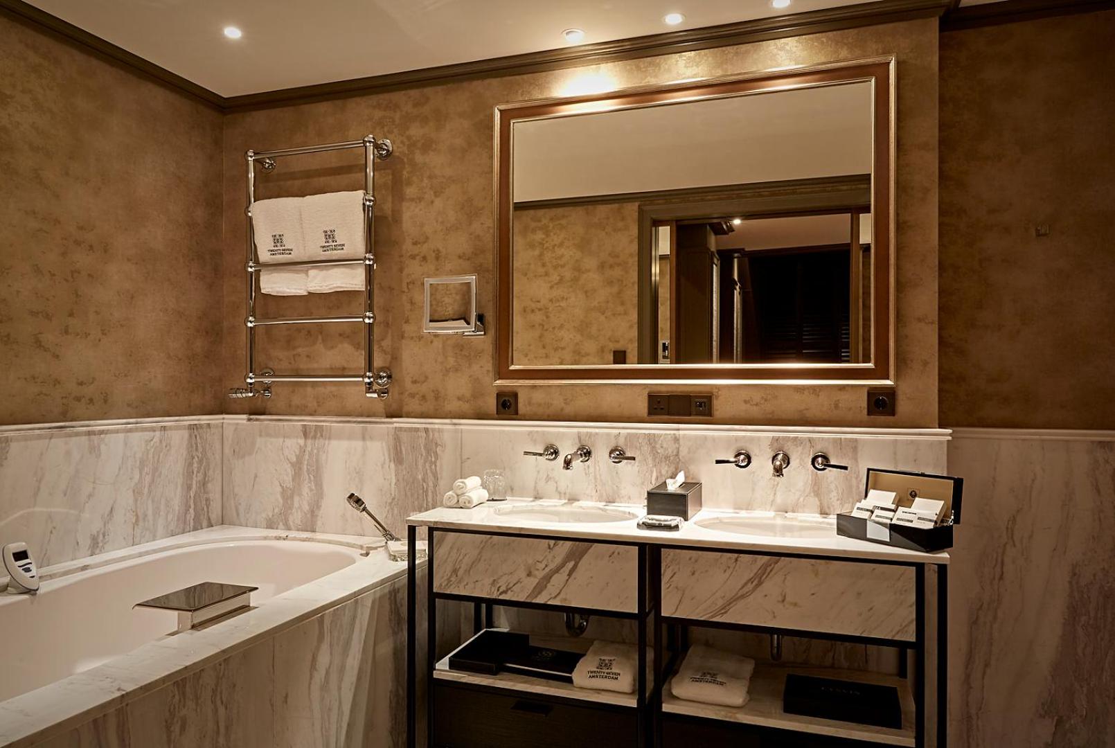 Grand Master Suite thumbnail 6
