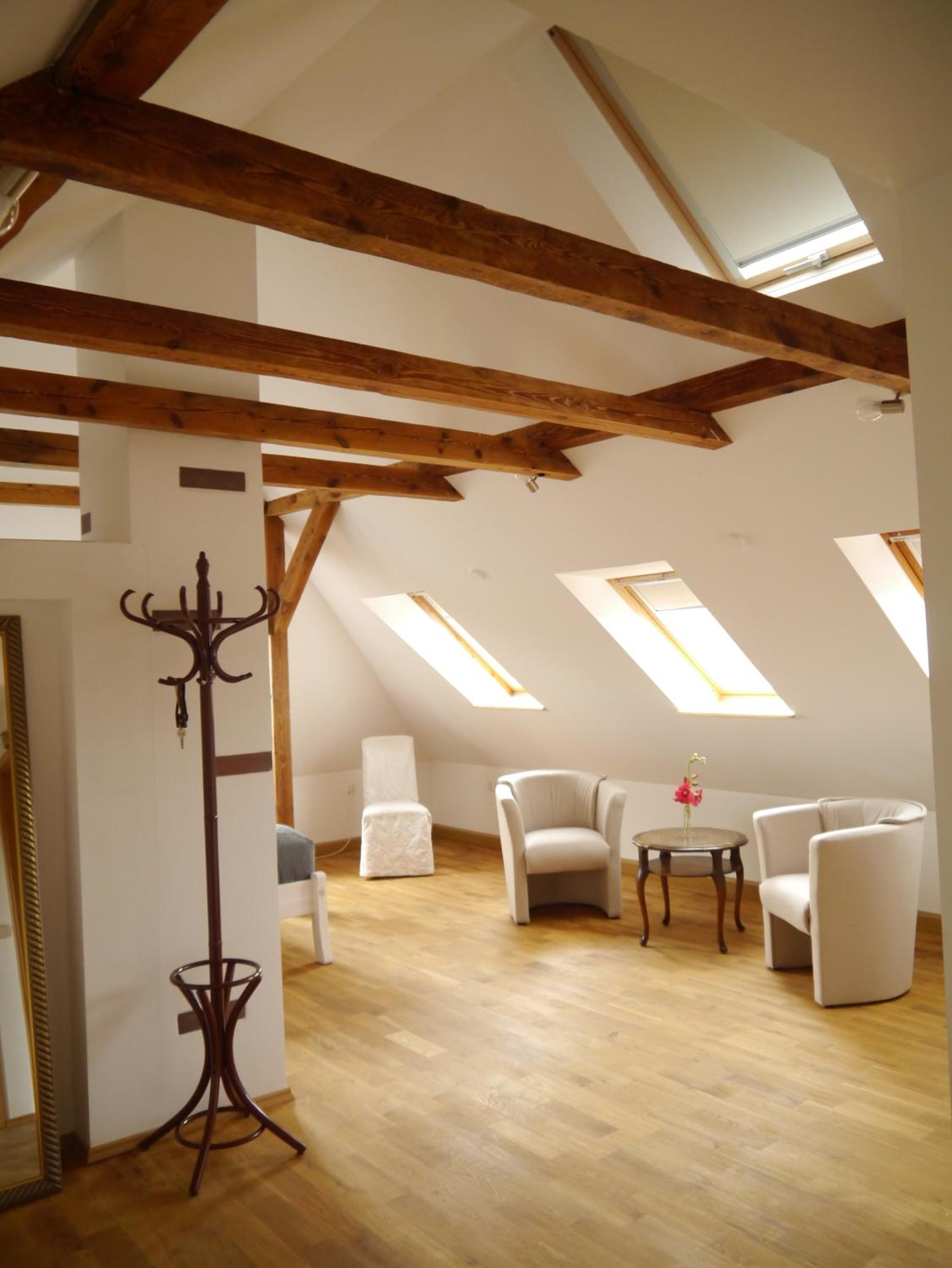 Studio Apartment - Attic - Photo 1