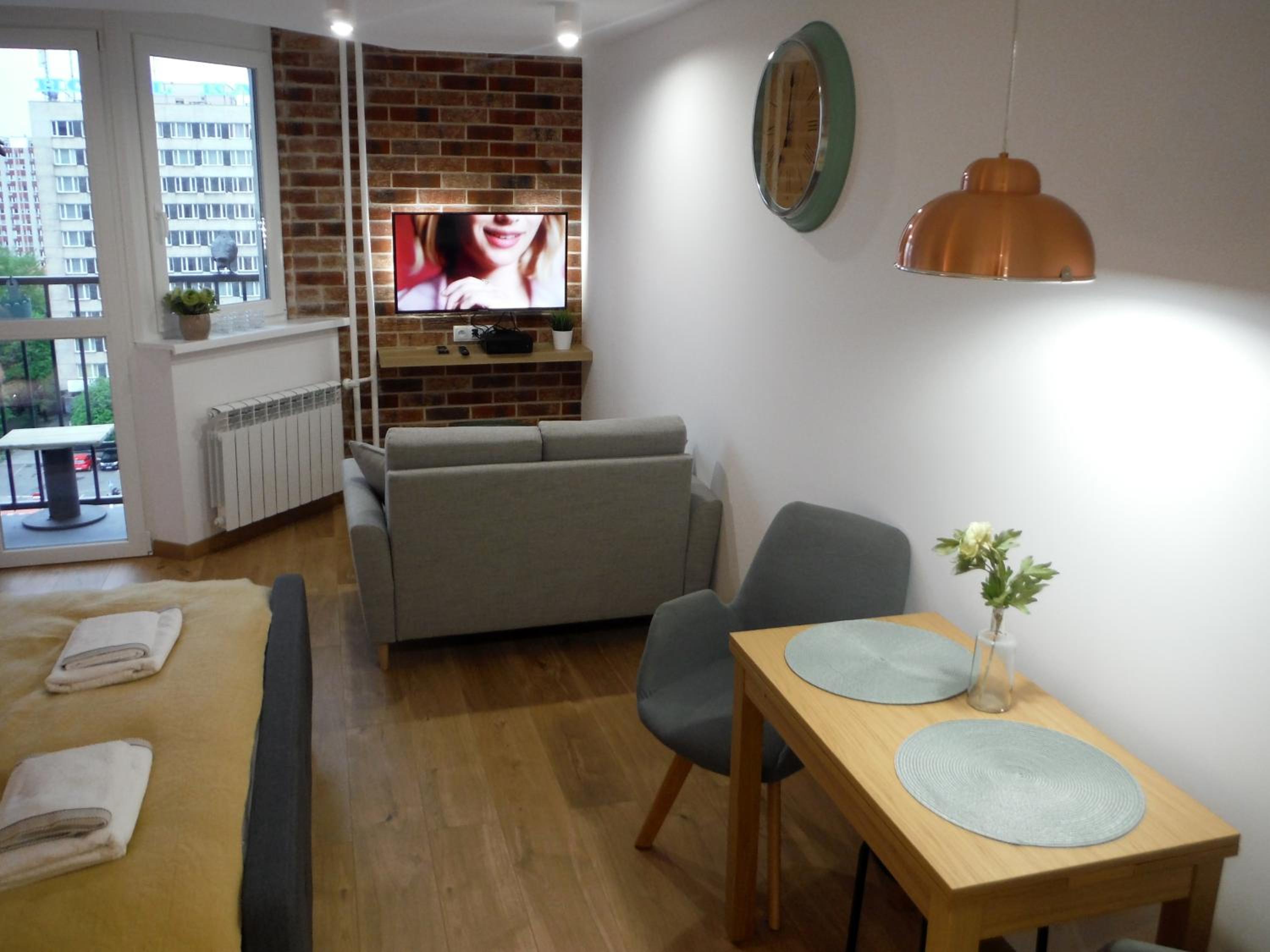 Apartment with Balcony - Photo 9