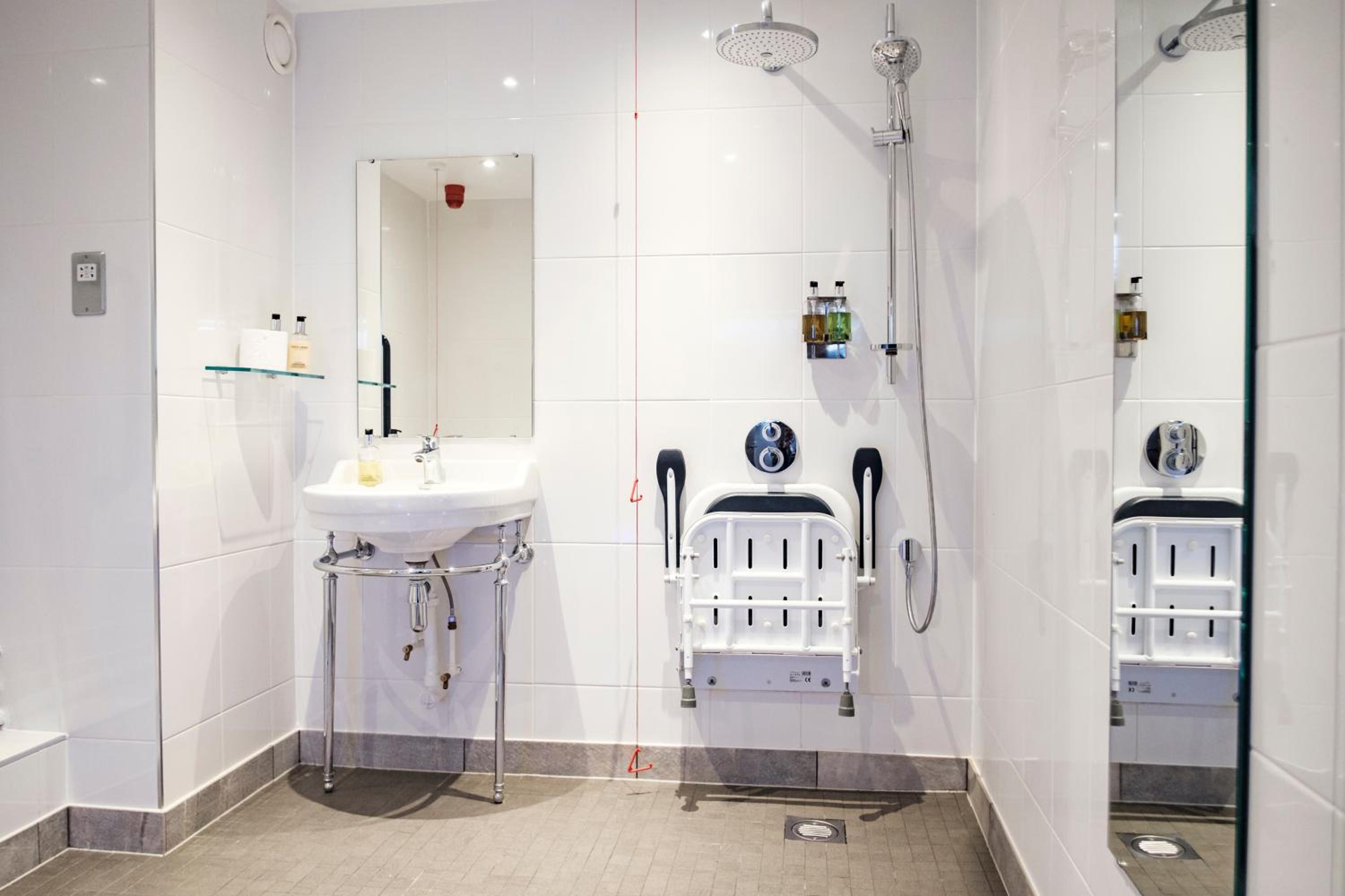 Double or Twin Room - Disability Access photo 2