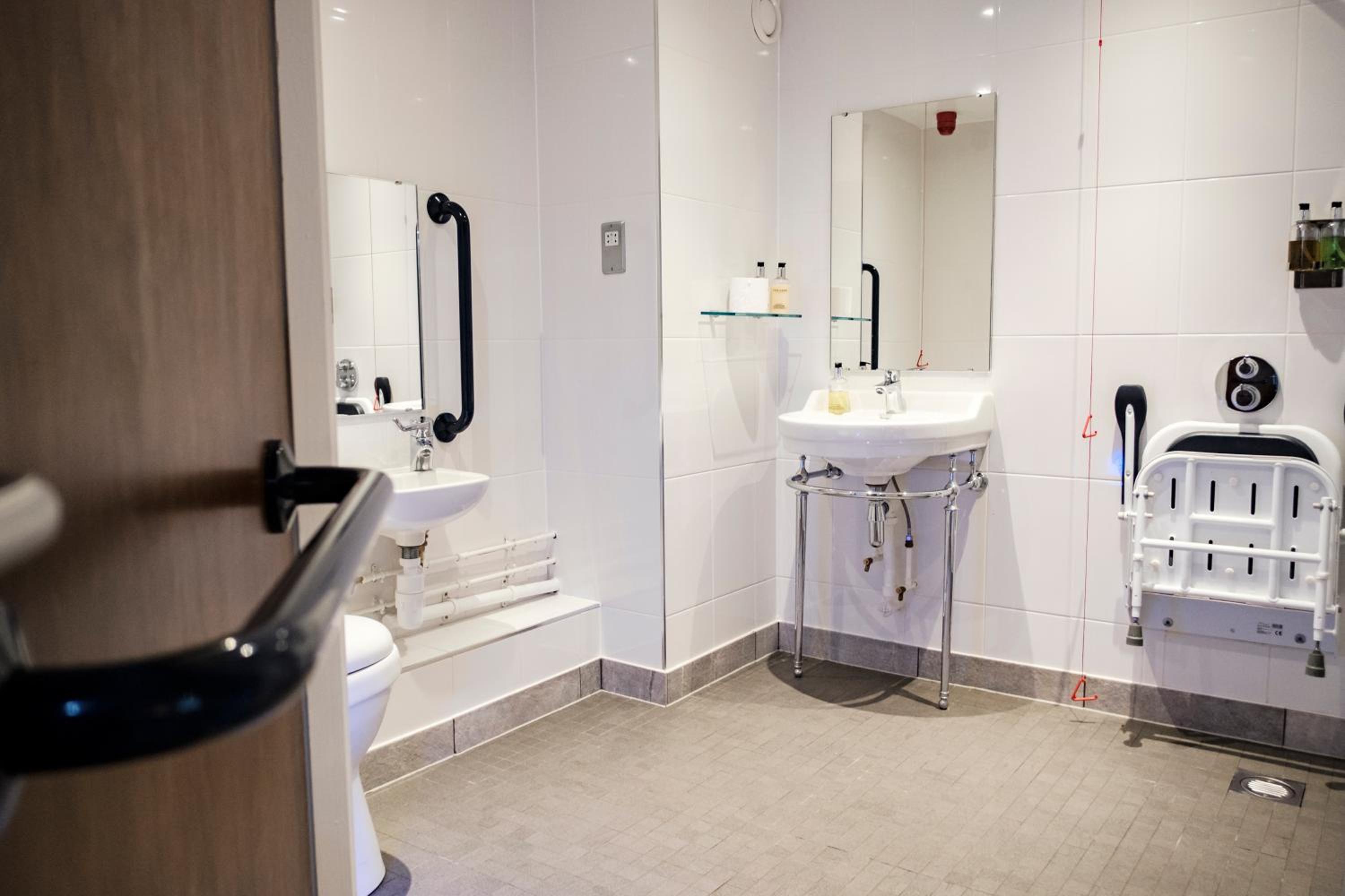 Double or Twin Room - Disability Access photo 3