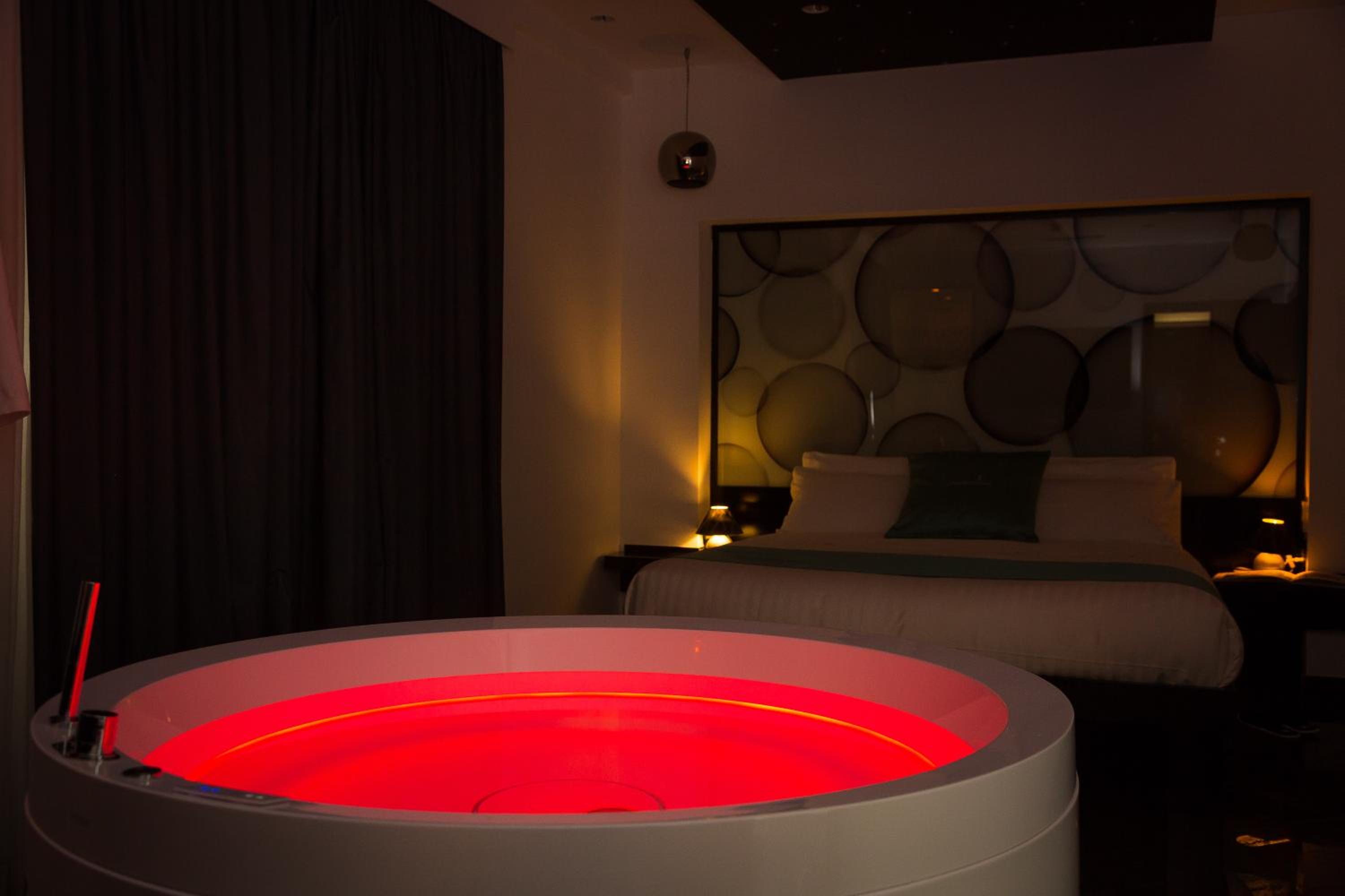 Suite with Hot Tub
