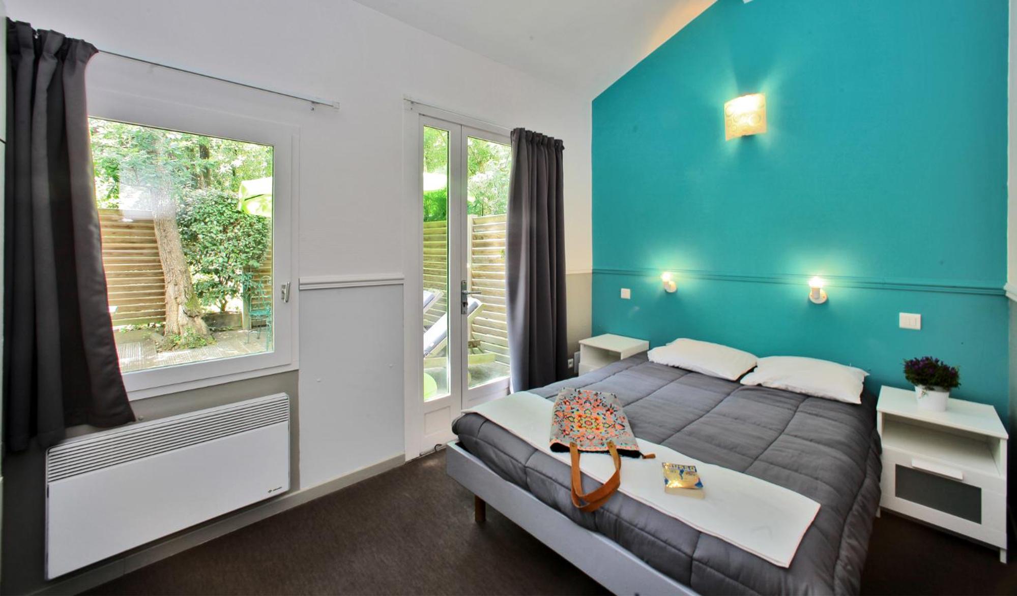Large Three-Bedroom Cottage - Photo 5