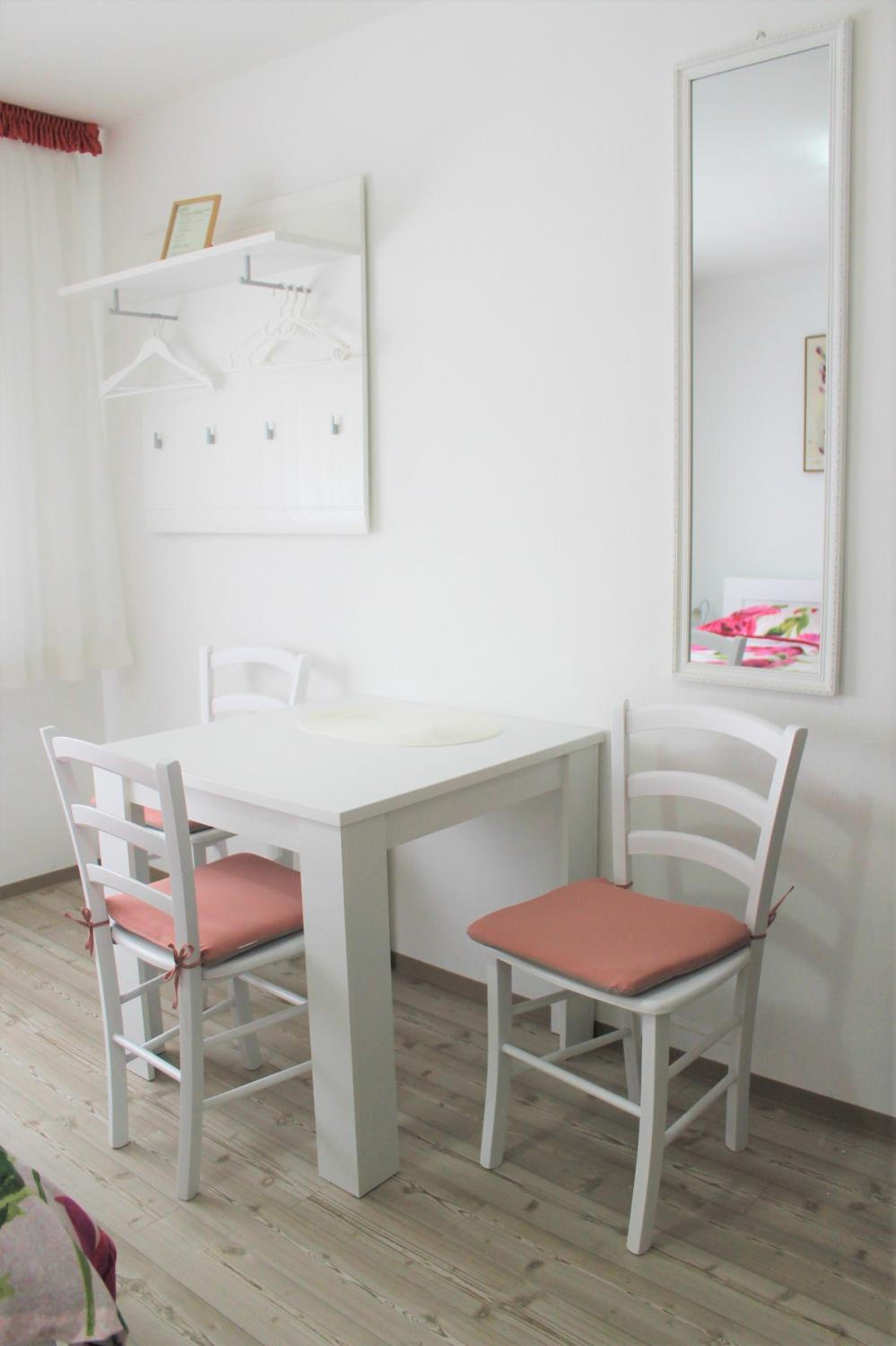 Quadruple Room with Private External Bathroom - Photo 3