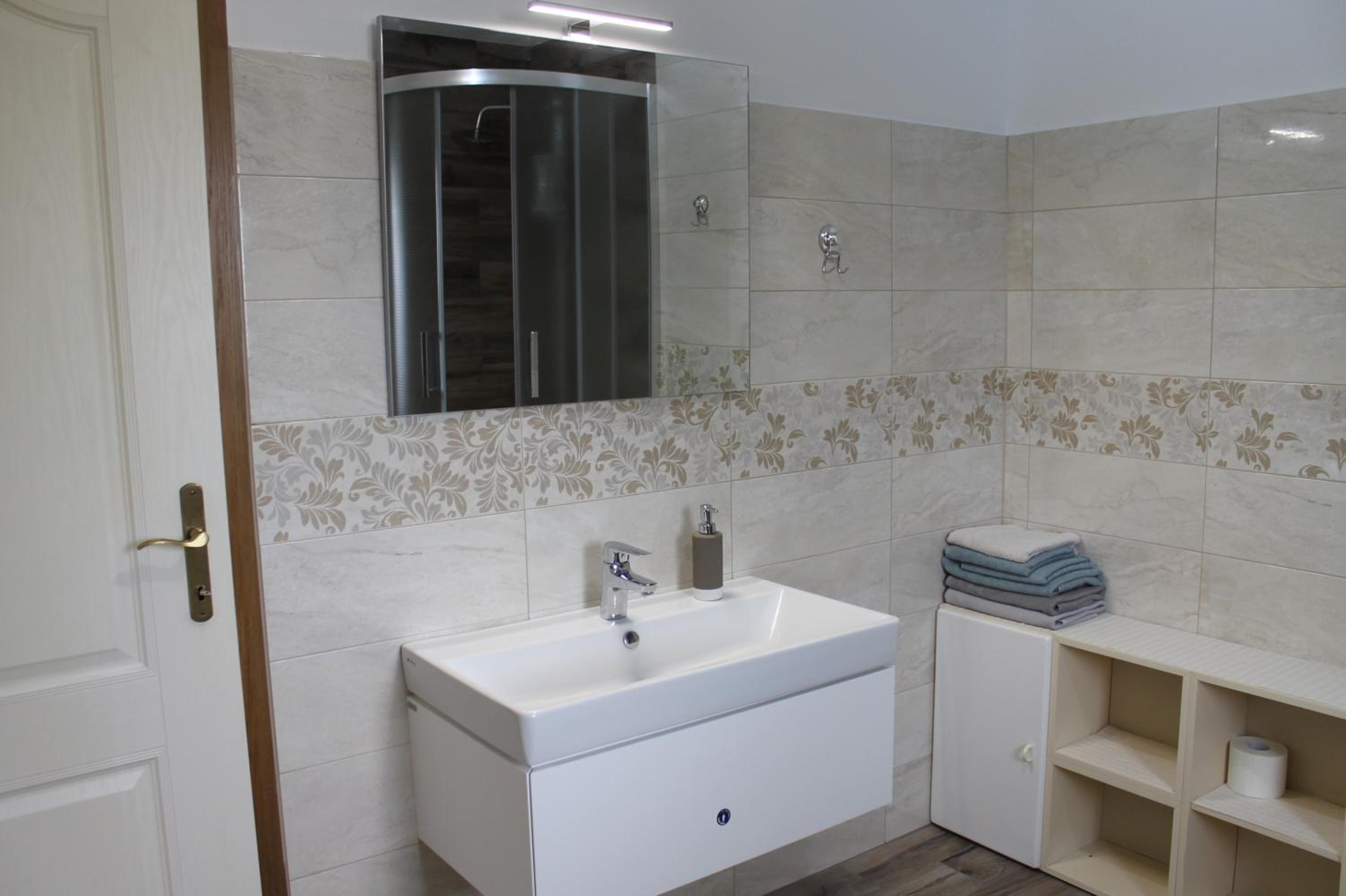 Quadruple Room with Private External Bathroom - Photo 11
