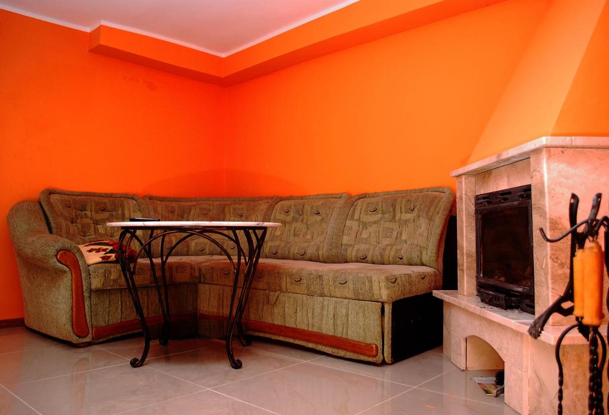 Family Room photo 3