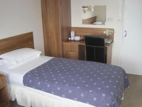 Single Room with Shared Bathroom photo 1