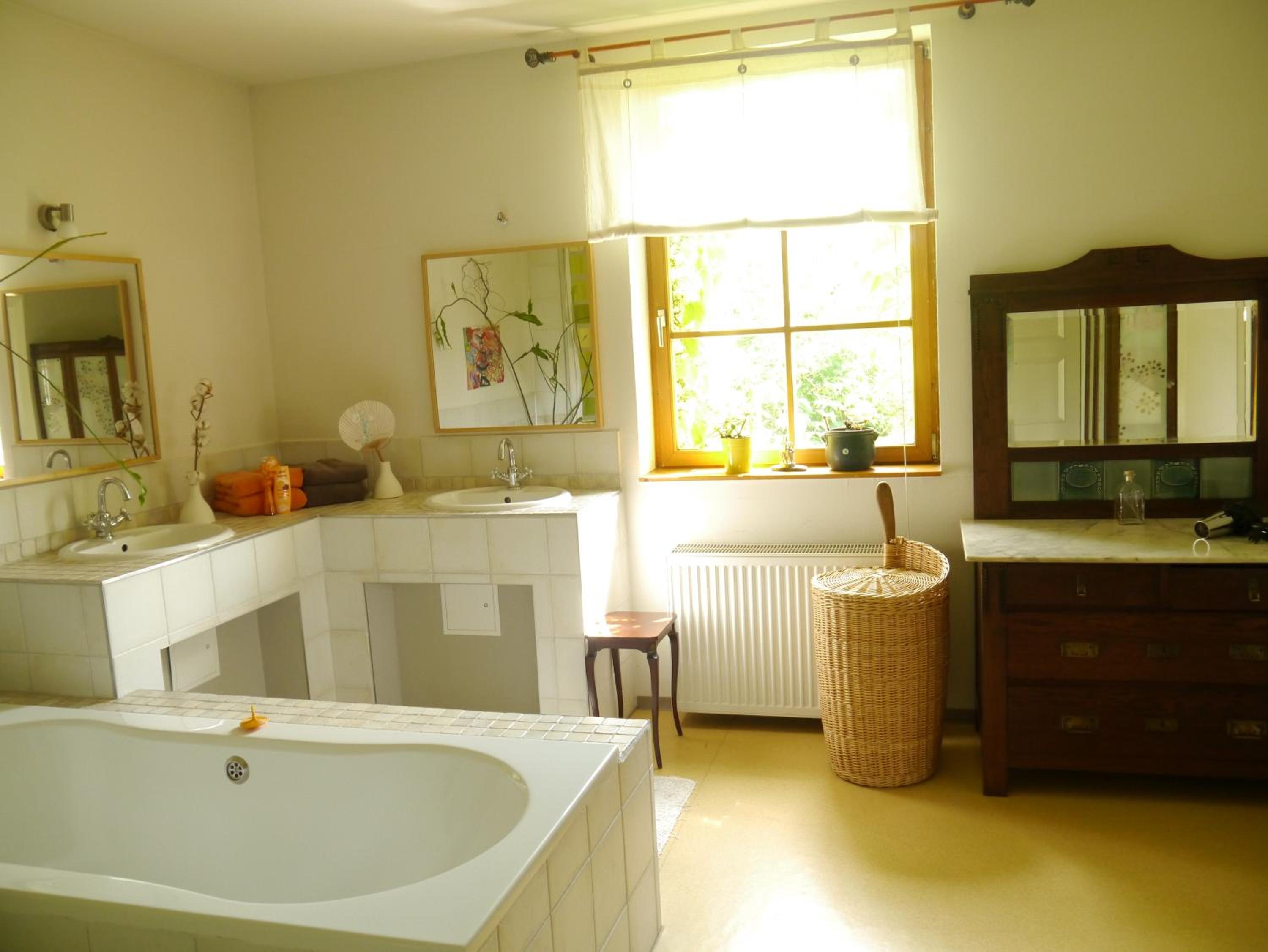 One-Bedroom Apartment with Terrace - Photo 27