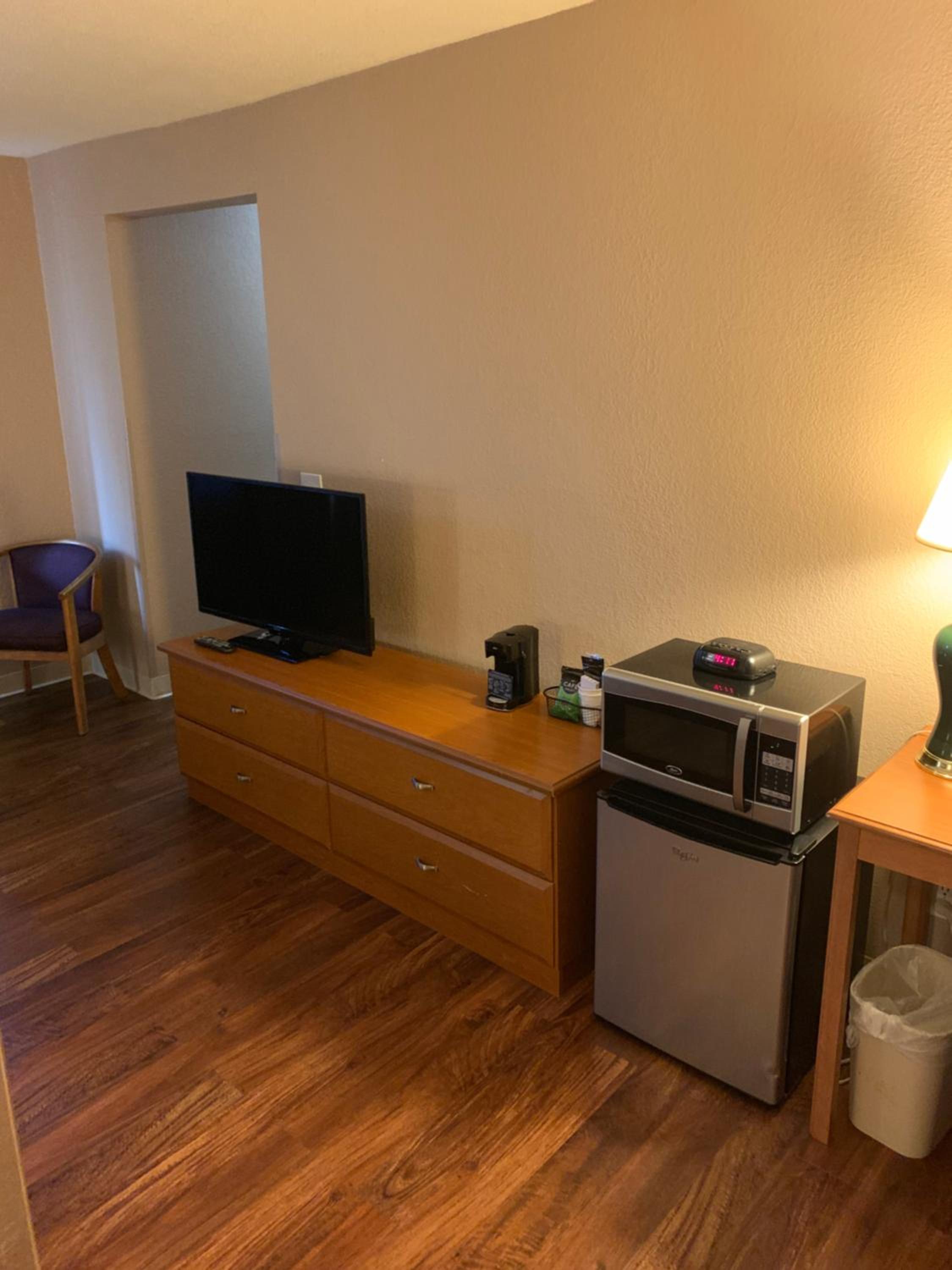 King Suite - Non-Smoking - Photo 1