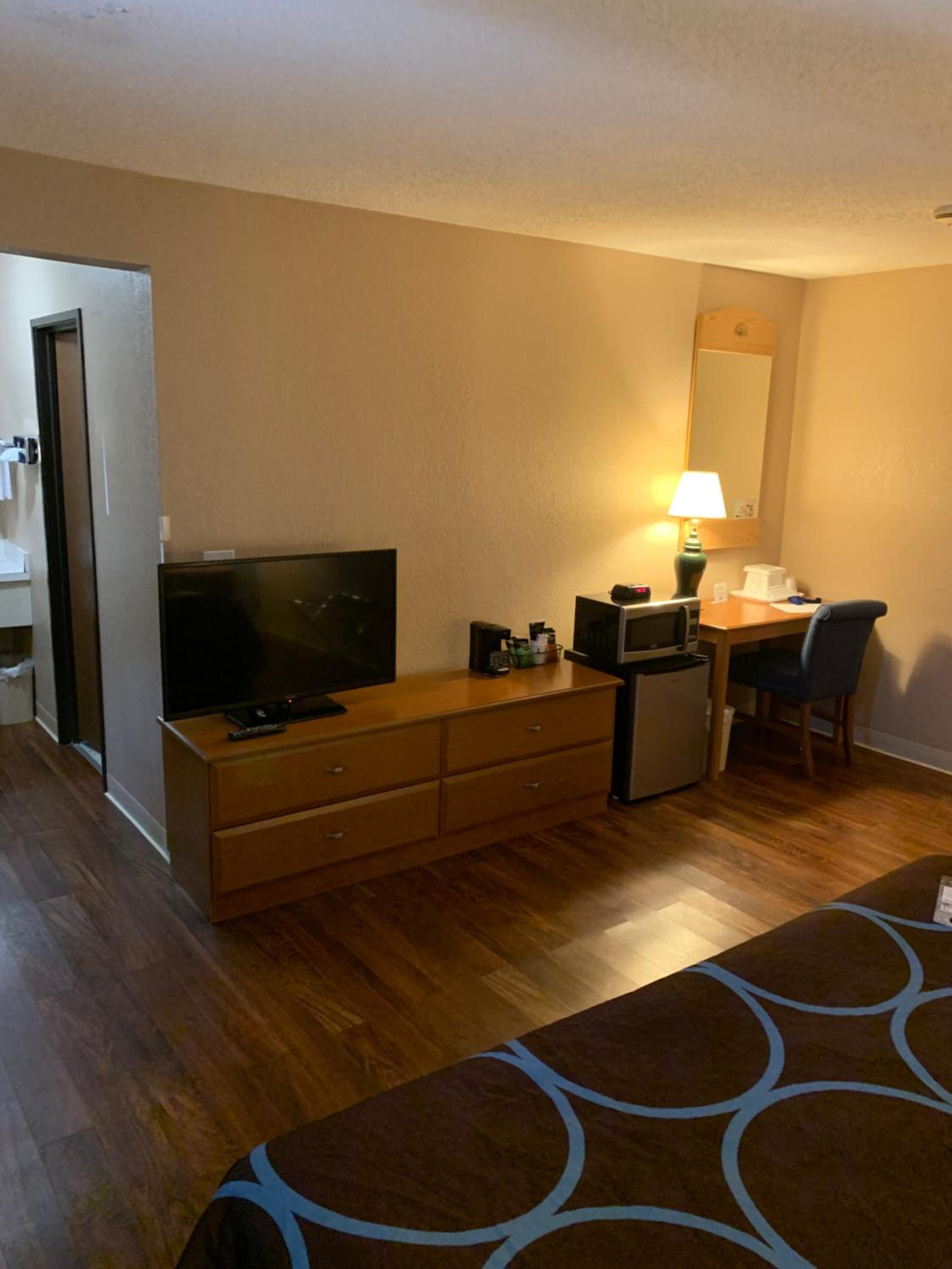 King Room - Pet Friendly/Non-Smoking - Photo 1