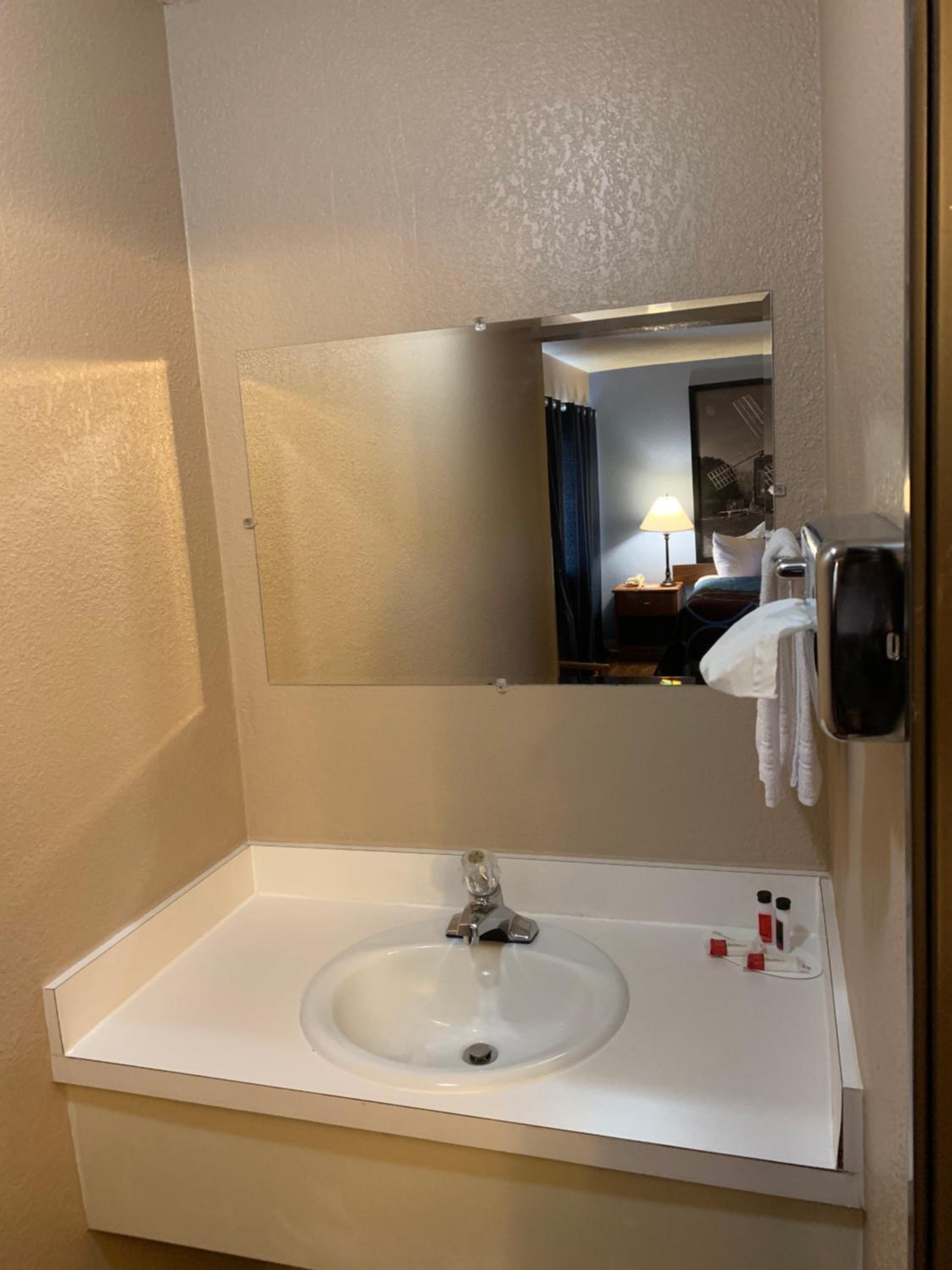 Double Room with Two Double Beds - Non-Smoking - Photo 2