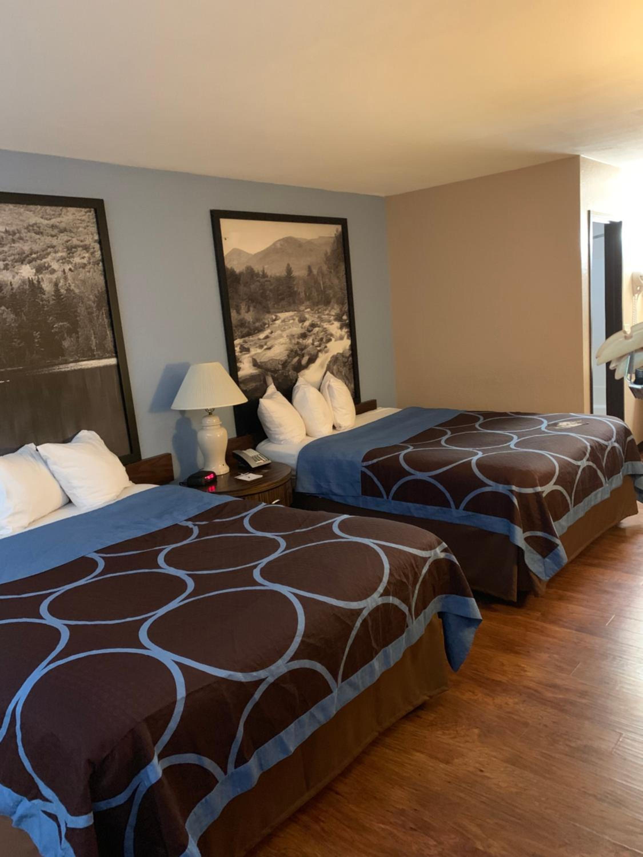 Queen Room with Two Queen Beds - Non-Smoking - Photo 1
