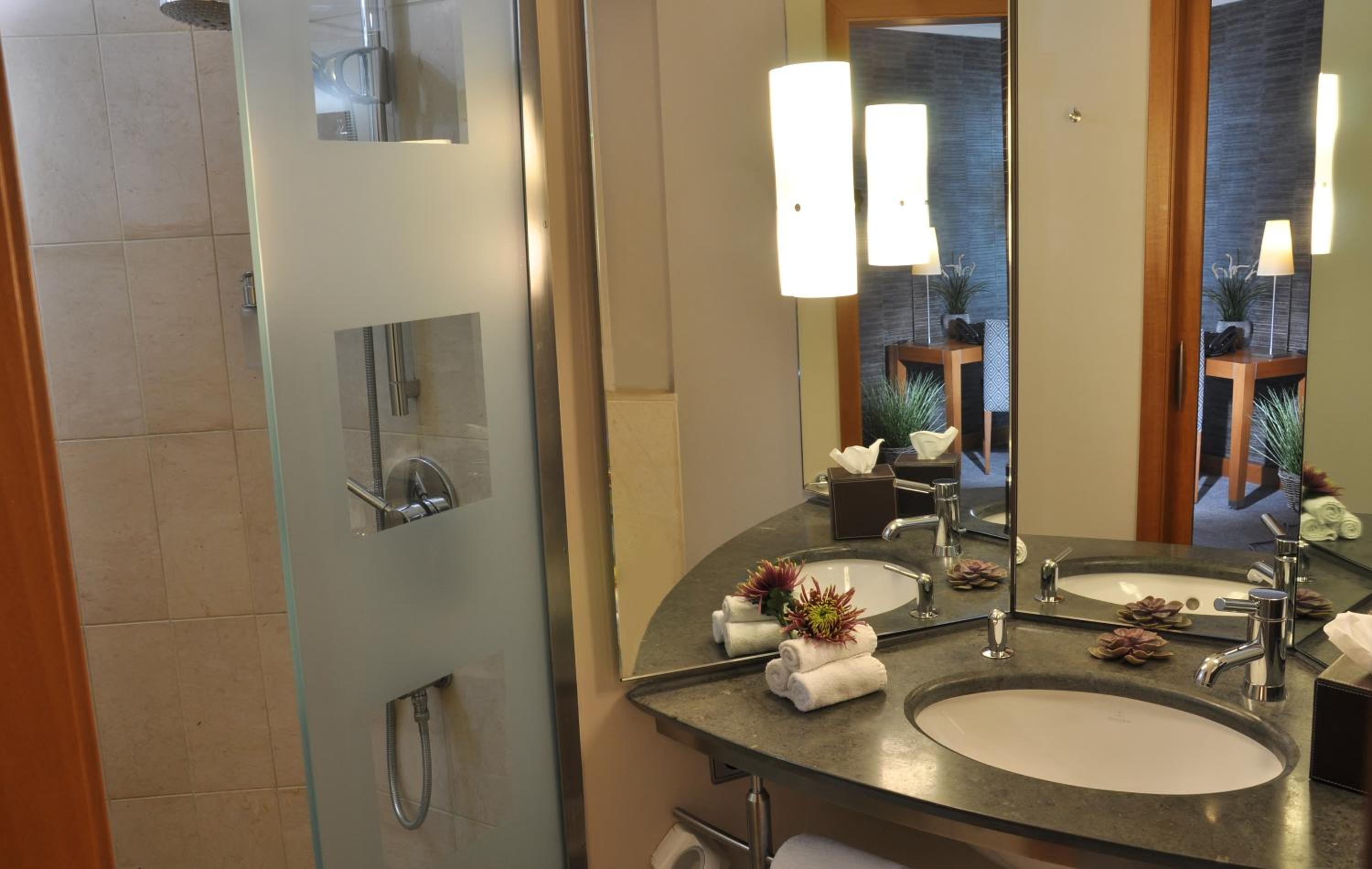 Standard Double Room - Photo 8