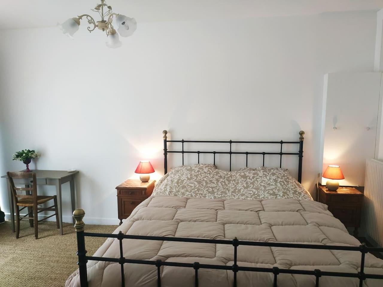 One-Bedroom Apartment - Photo 2