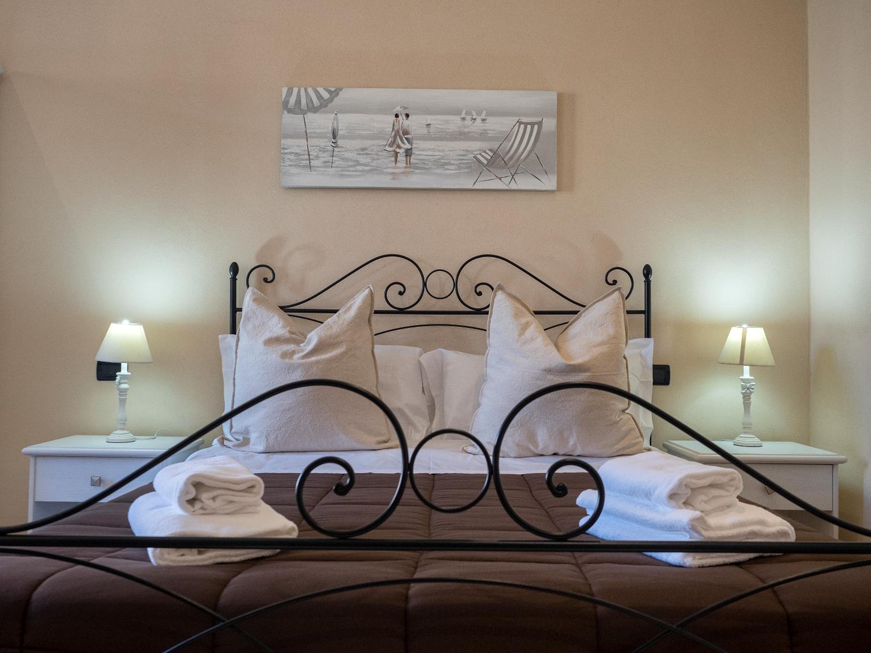 Double Room with Private Bathroom - Photo 1