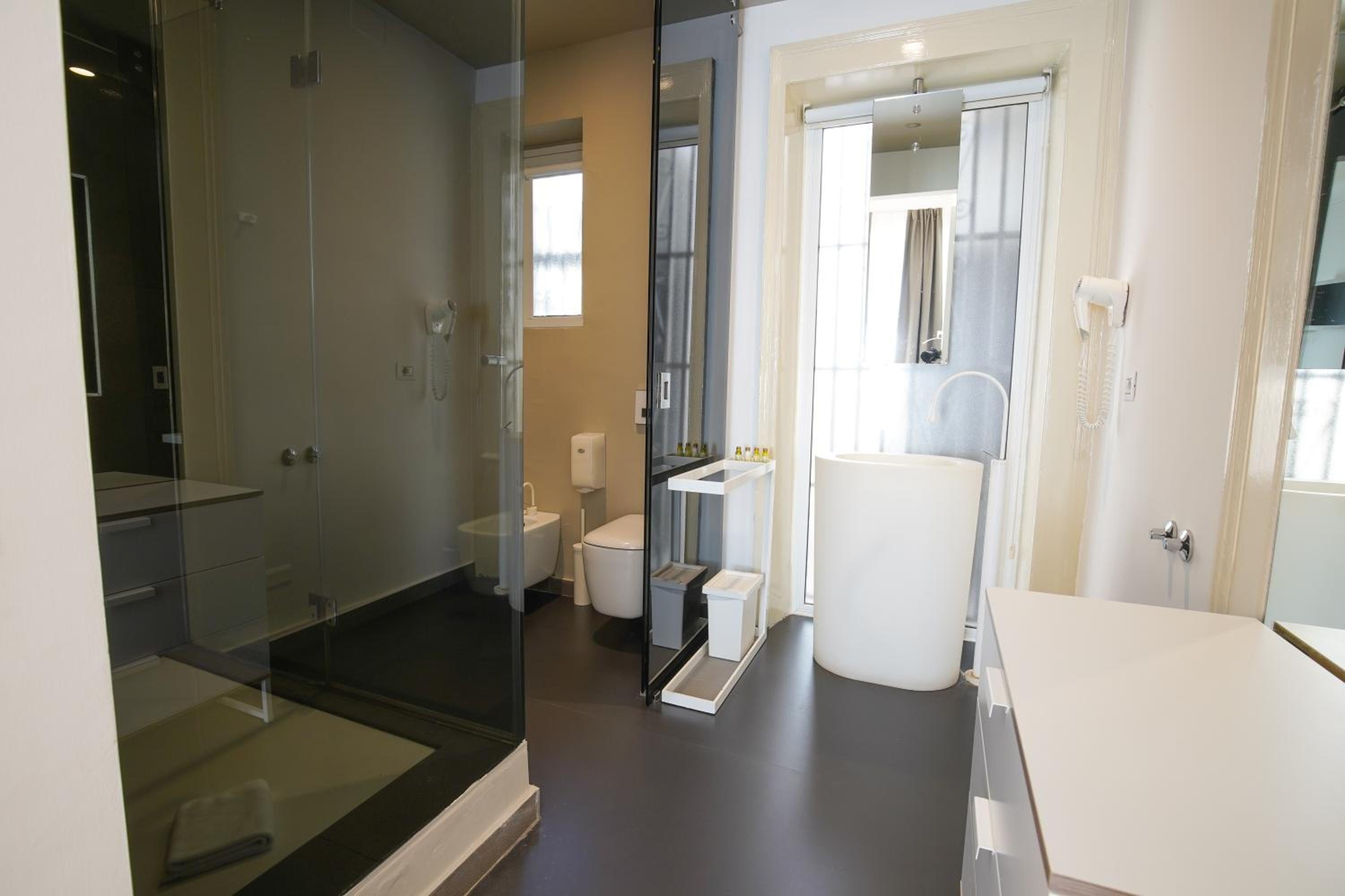 Deluxe Double or Twin Room - Photo 14