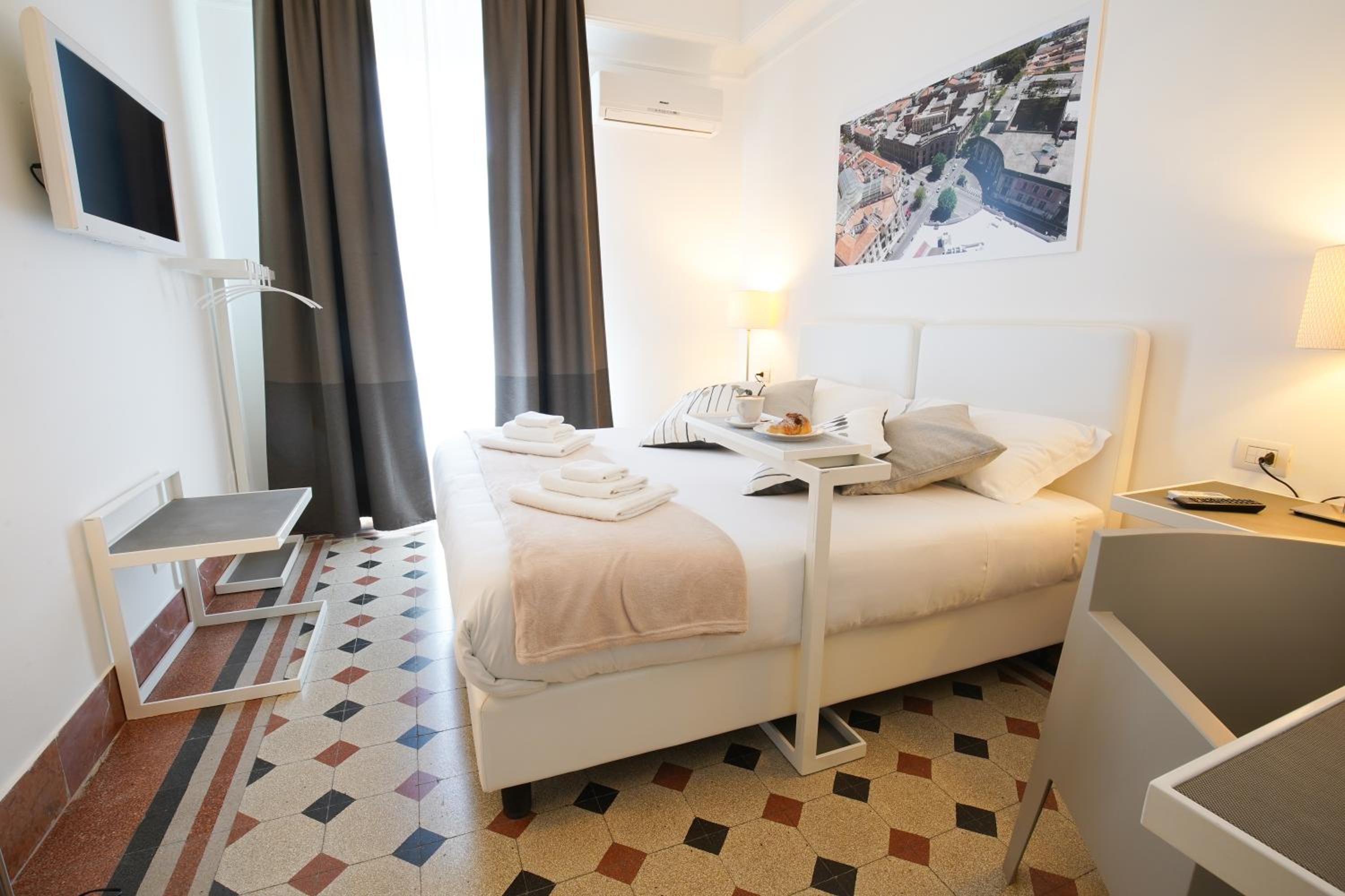 Deluxe Double or Twin Room - Photo 5