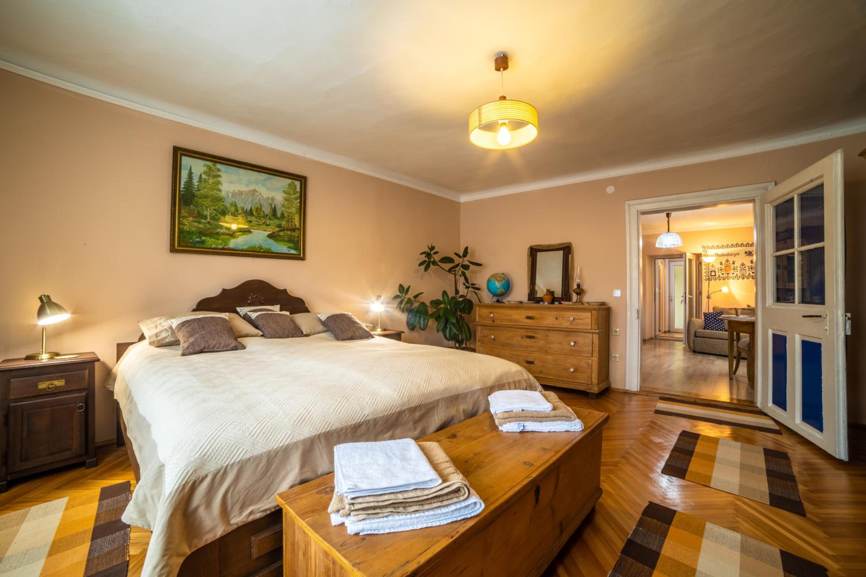 One-Bedroom Apartment - Photo 1