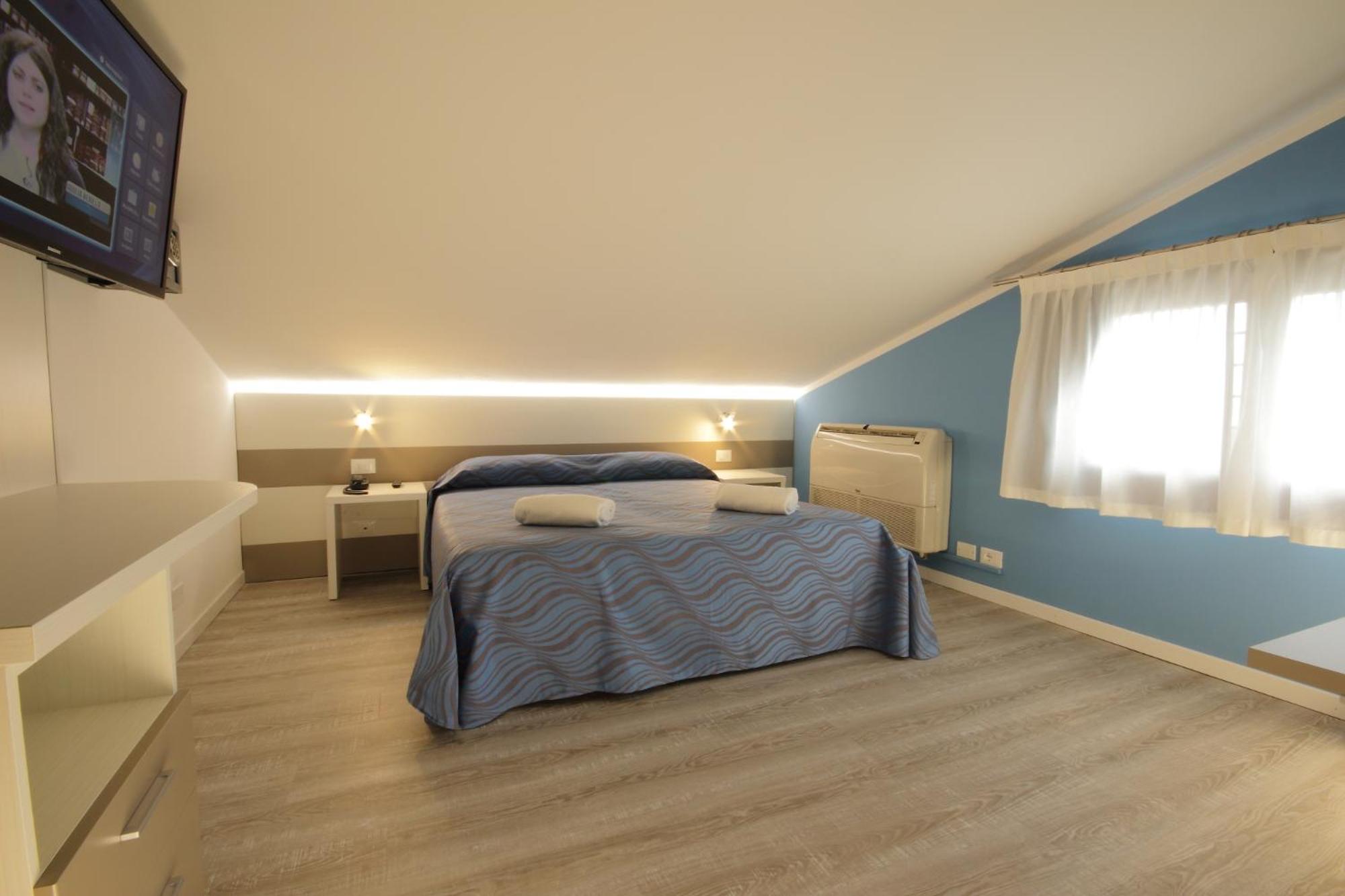 Economy Double Room - Attic photo 3