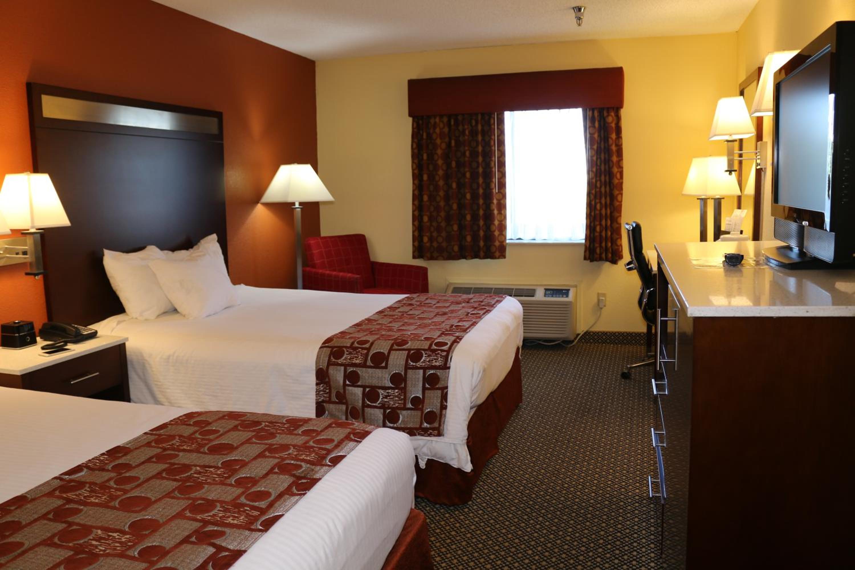 Queen Room with Two Queen Beds - Non-Smoking - Photo 4