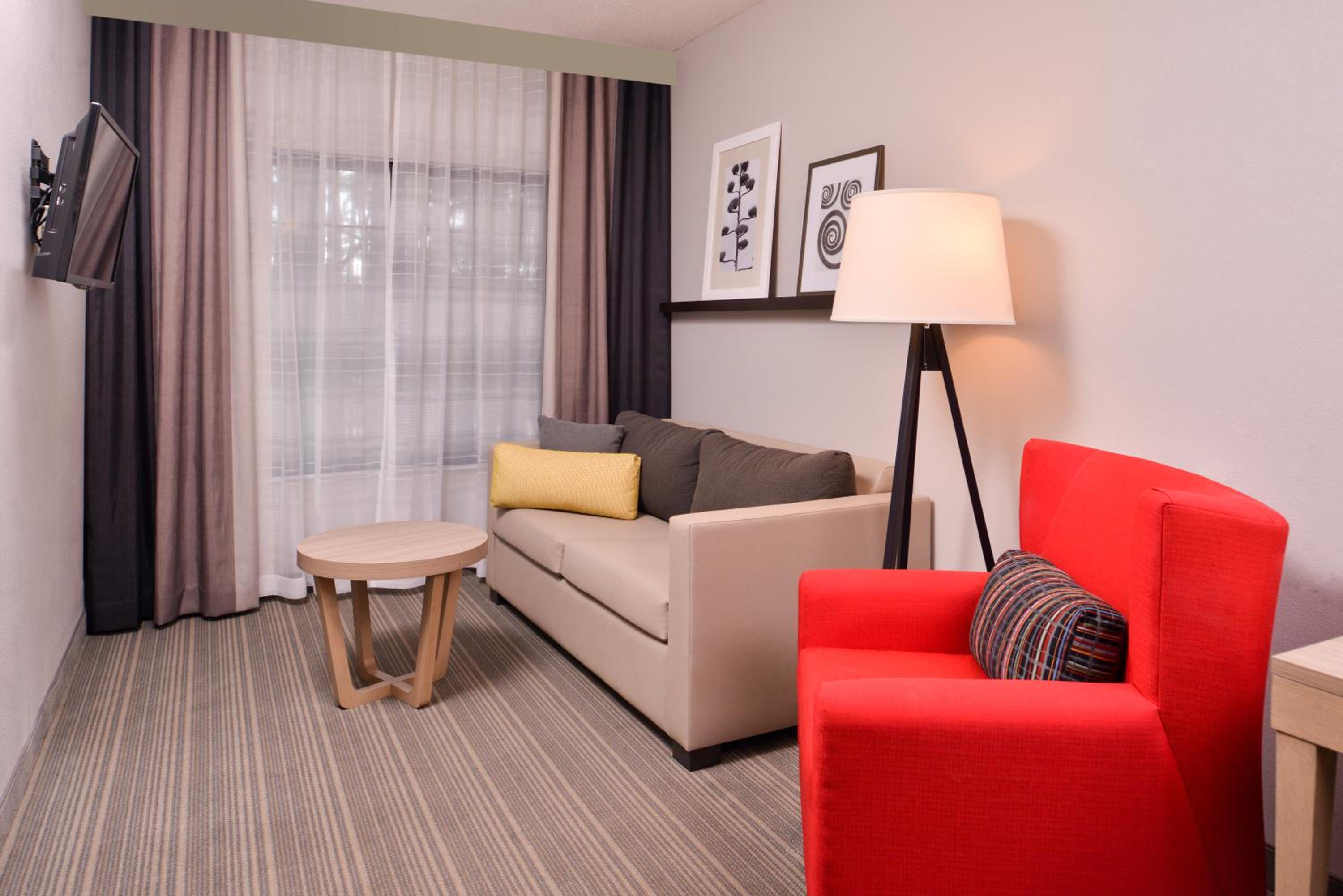One-Bedroom King Suite - Non-Smoking - Photo 2