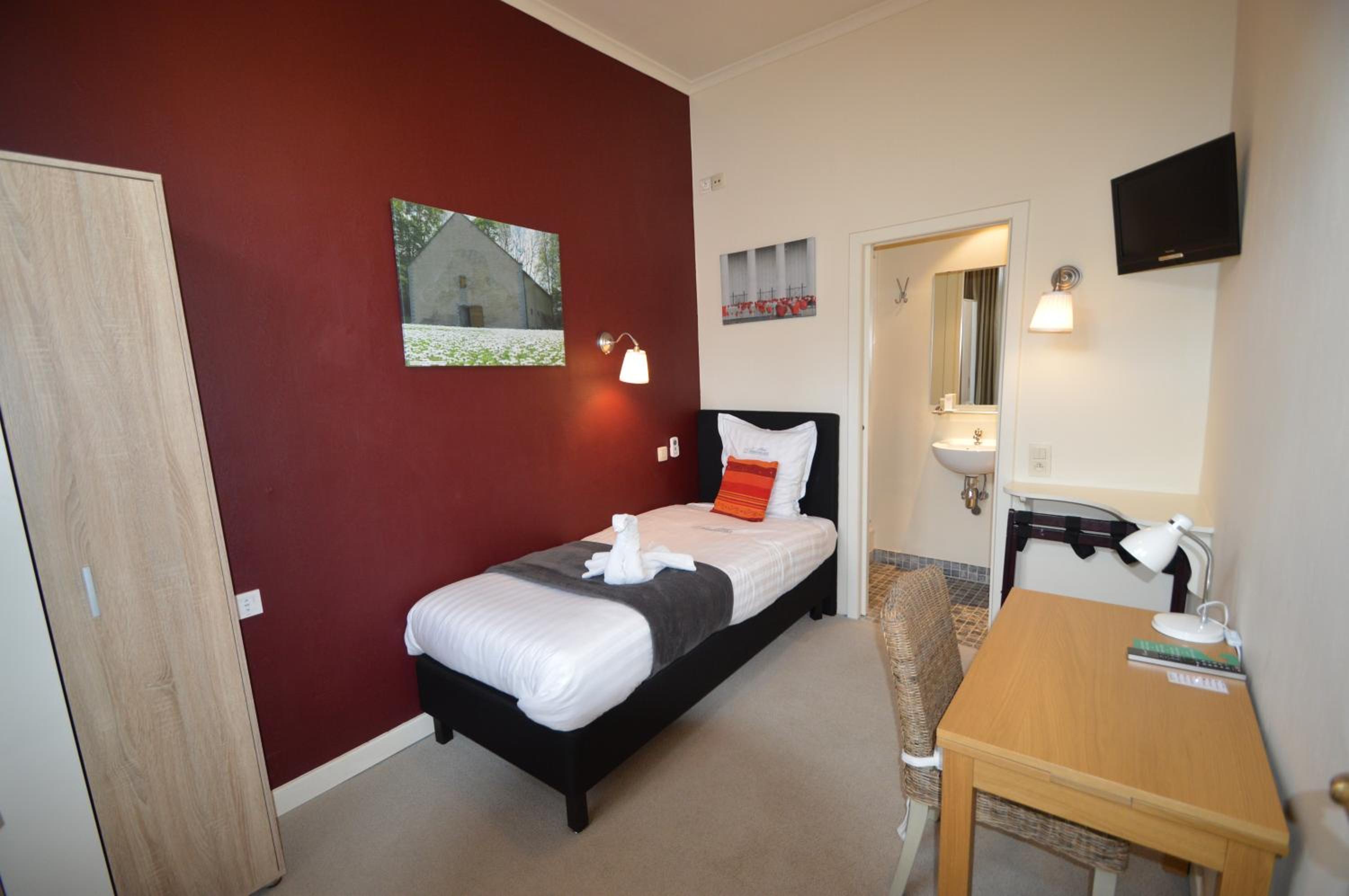 Small Single Room photo 1