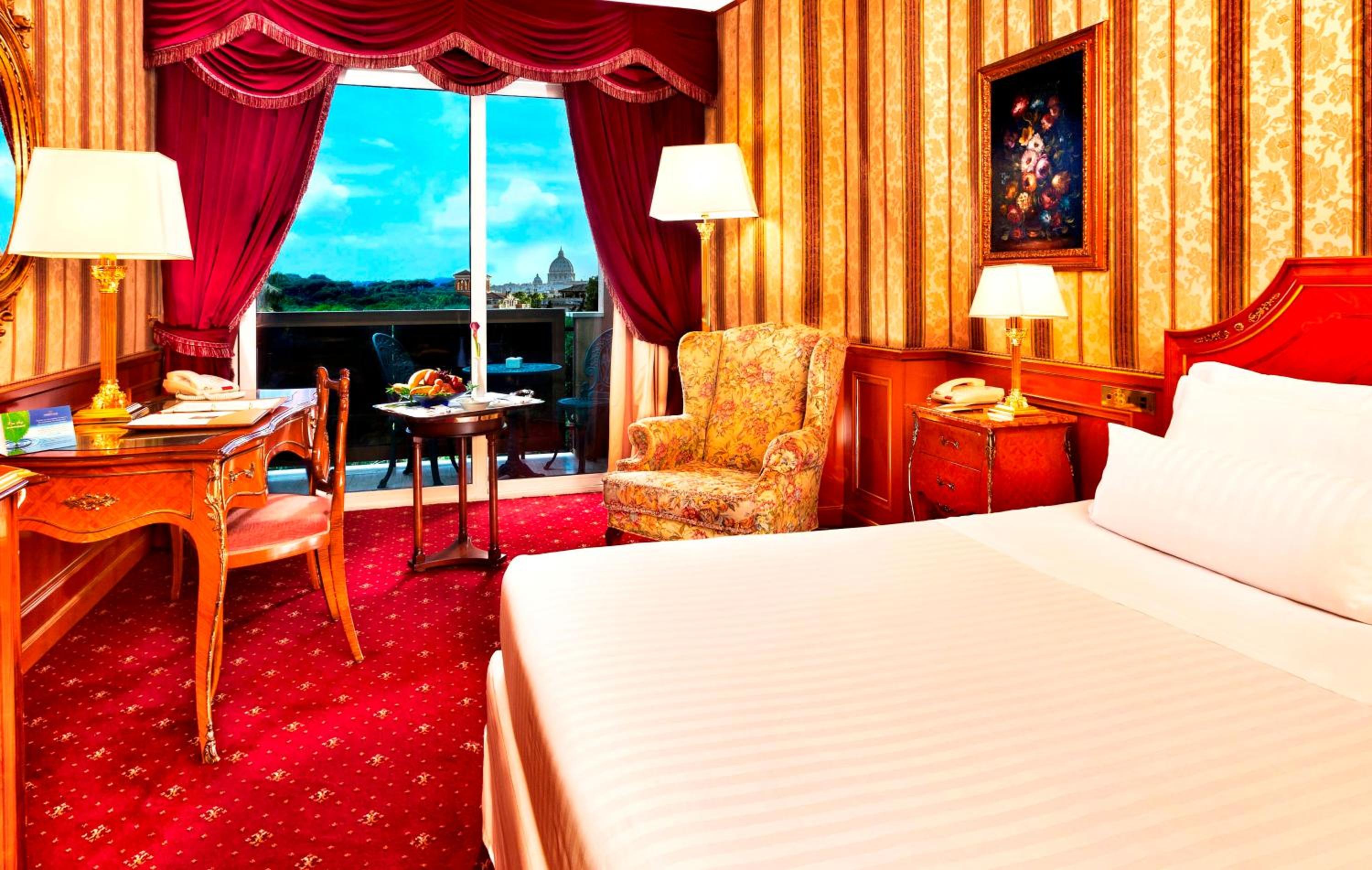 Deluxe Triple Room with Balcony photo 3