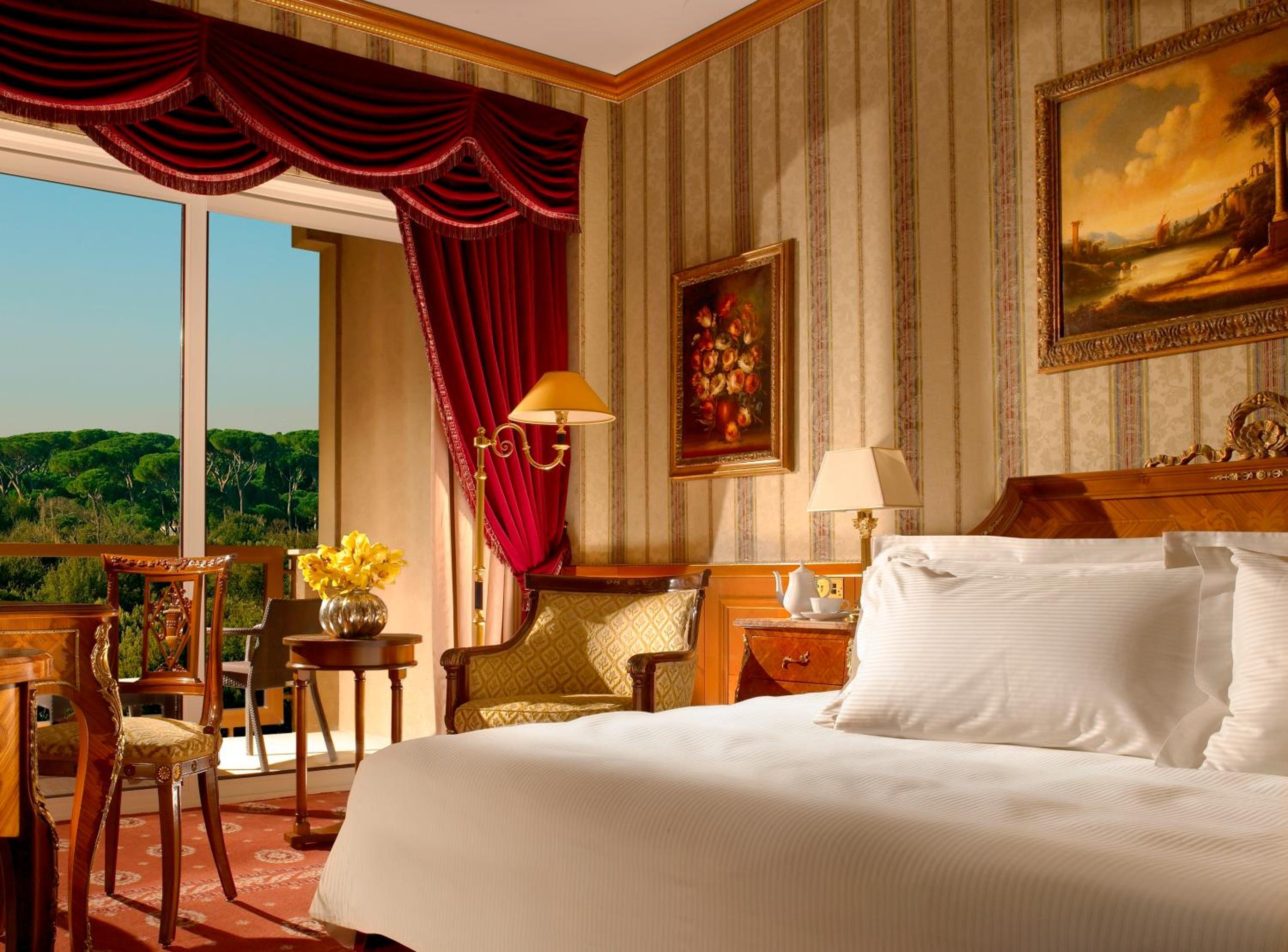 Deluxe Triple Room with Balcony photo 2