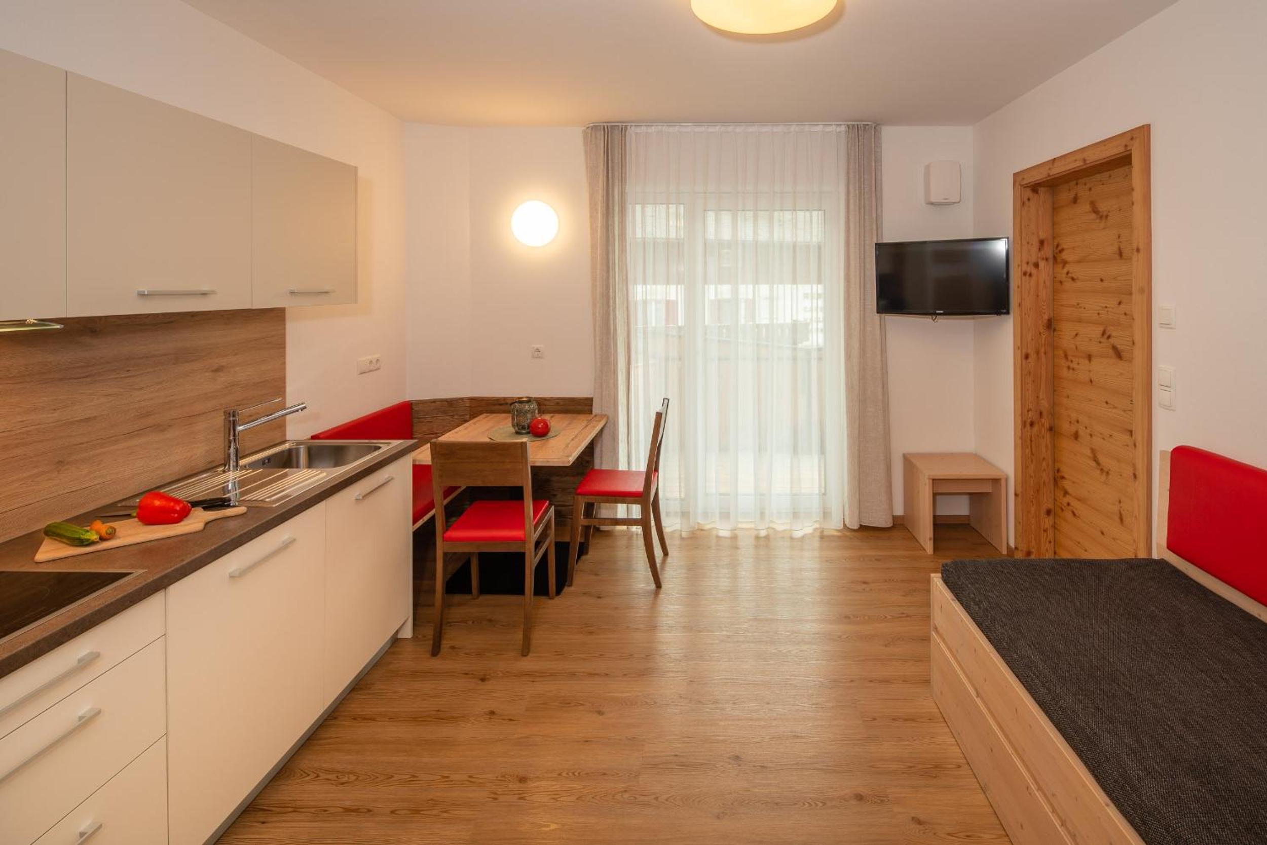Apartment with Balcony photo 3