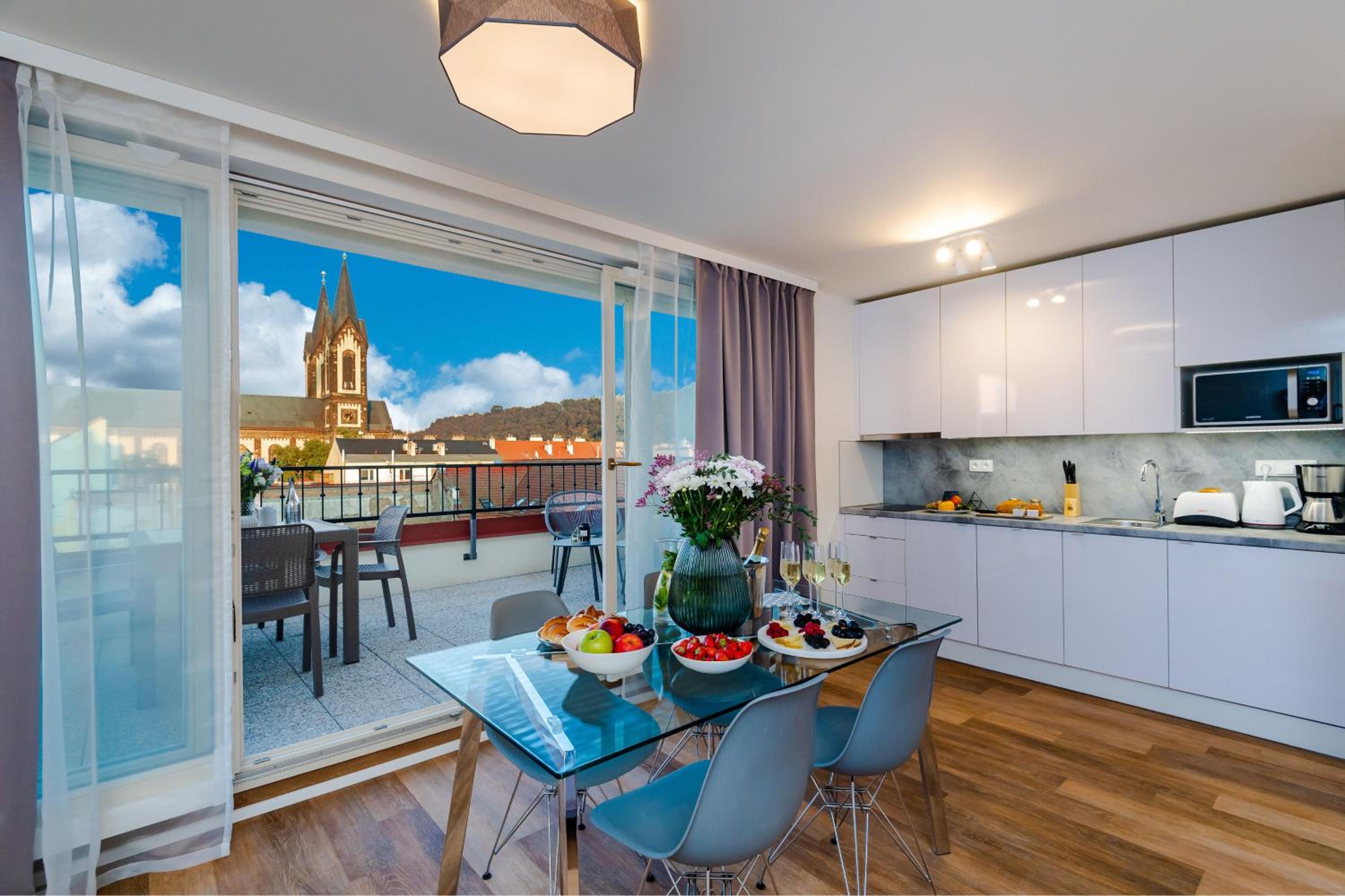 Executive Apartment with Terrace thumbnail 5
