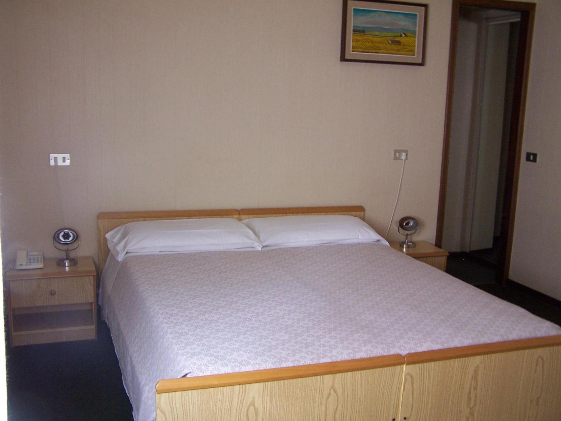 Double or Twin Room - Photo 10
