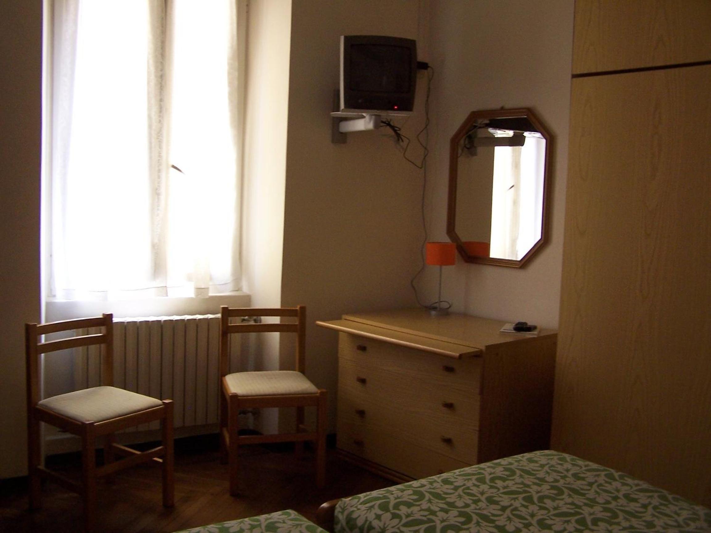 Double or Twin Room - Photo 7