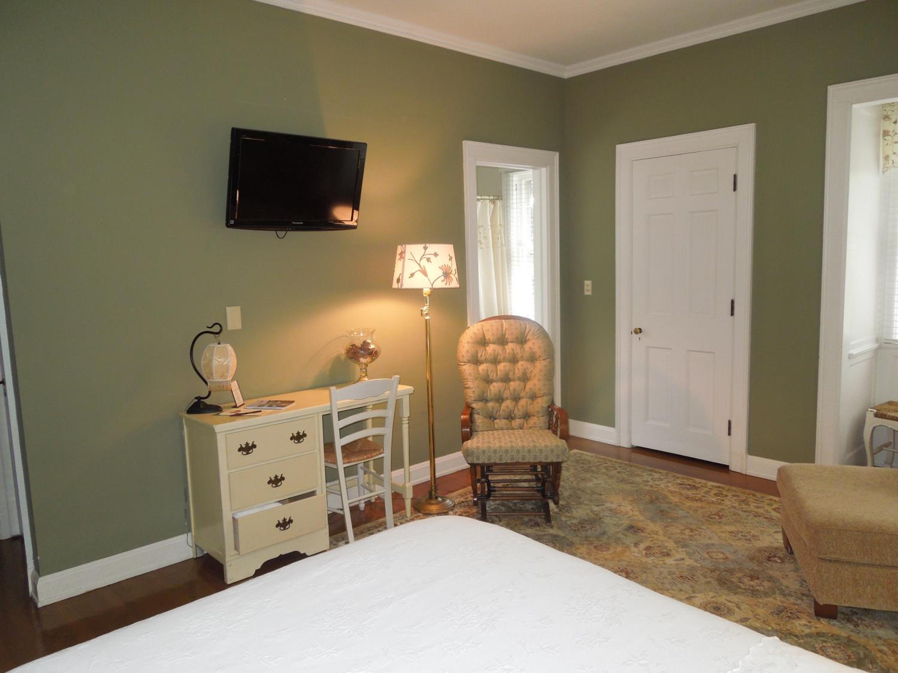 Queen Room photo 3