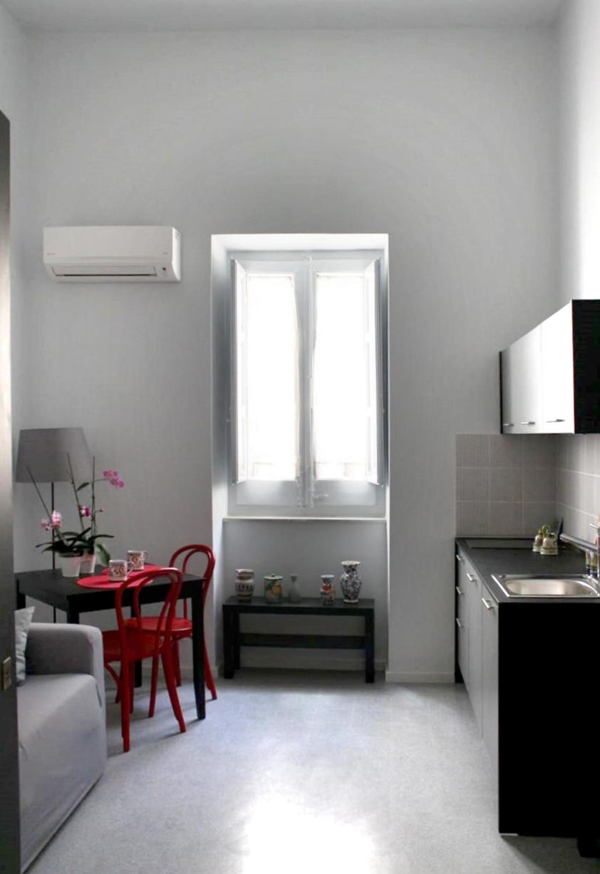 One-Bedroom Apartment - Photo 2