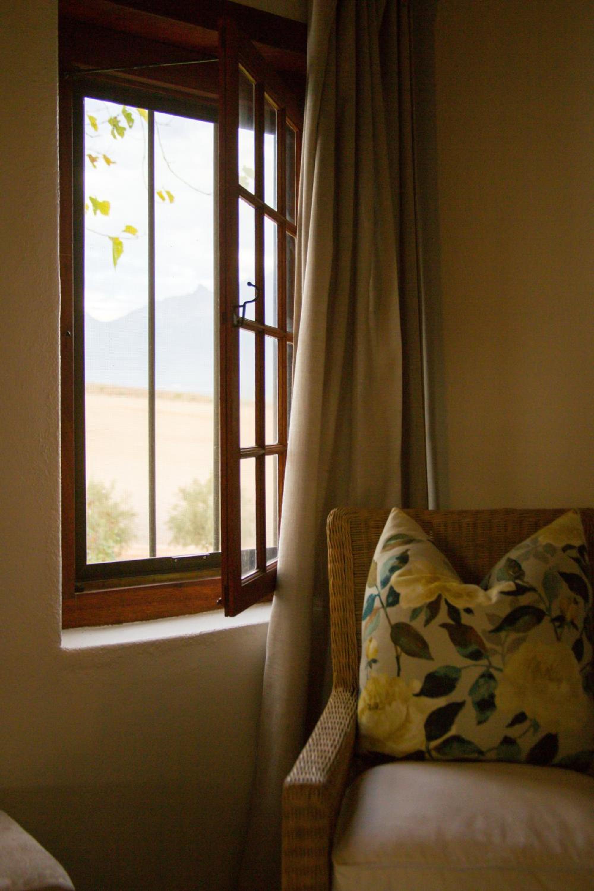 Deluxe Queen Room - Photo 5