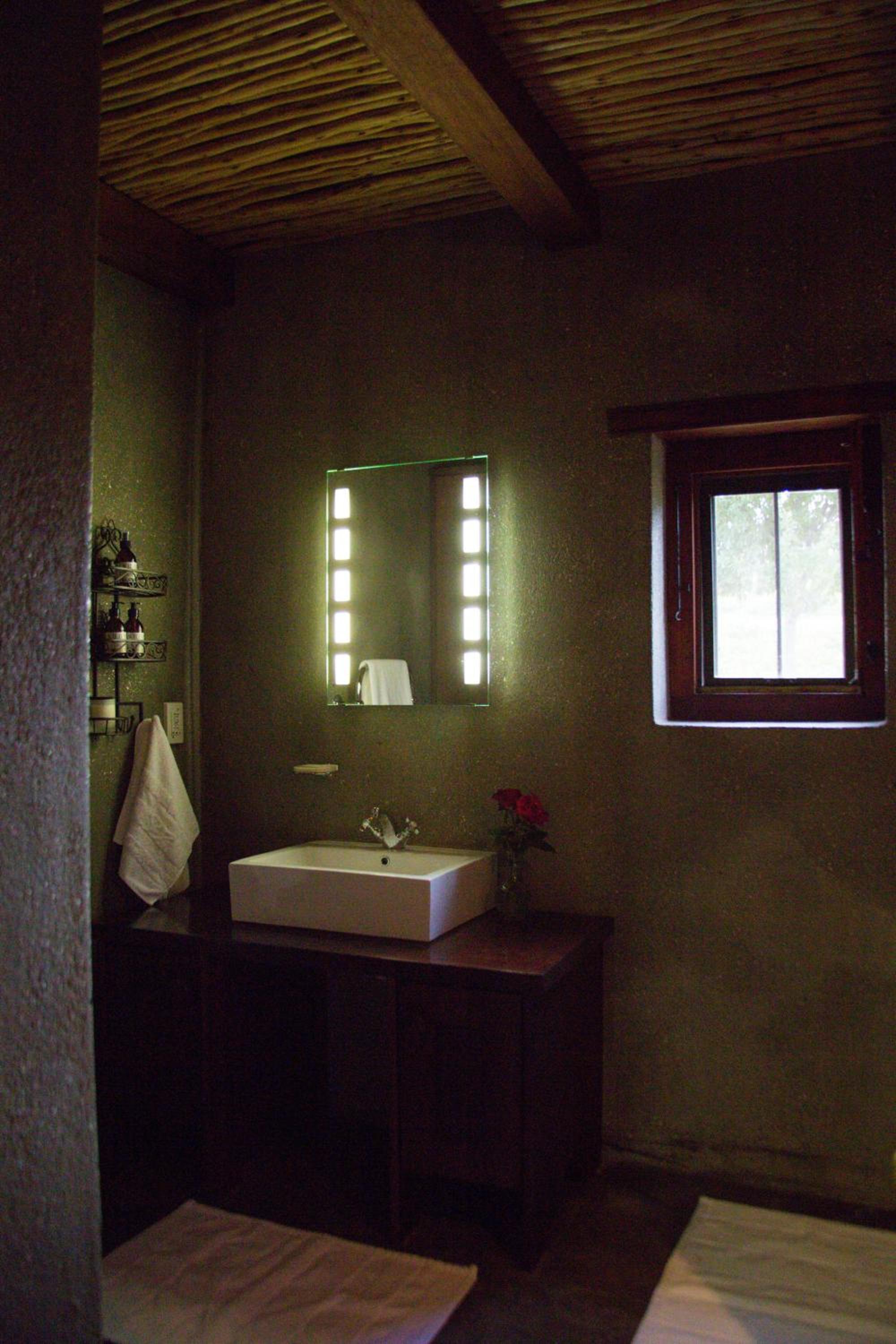 Deluxe Queen Room - Photo 6