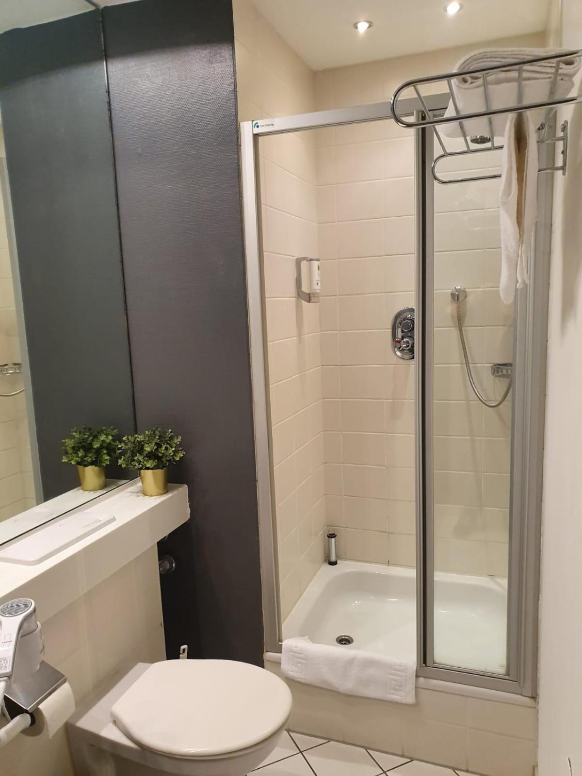 Double Room - Photo 22