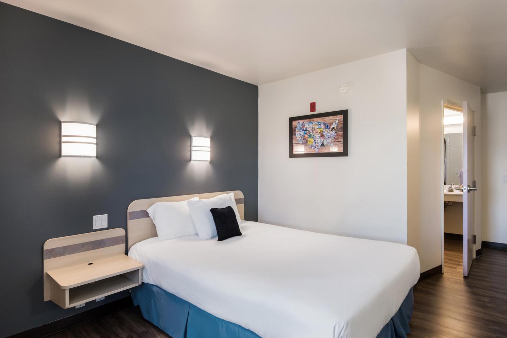 Accessible Queen Room photo 3