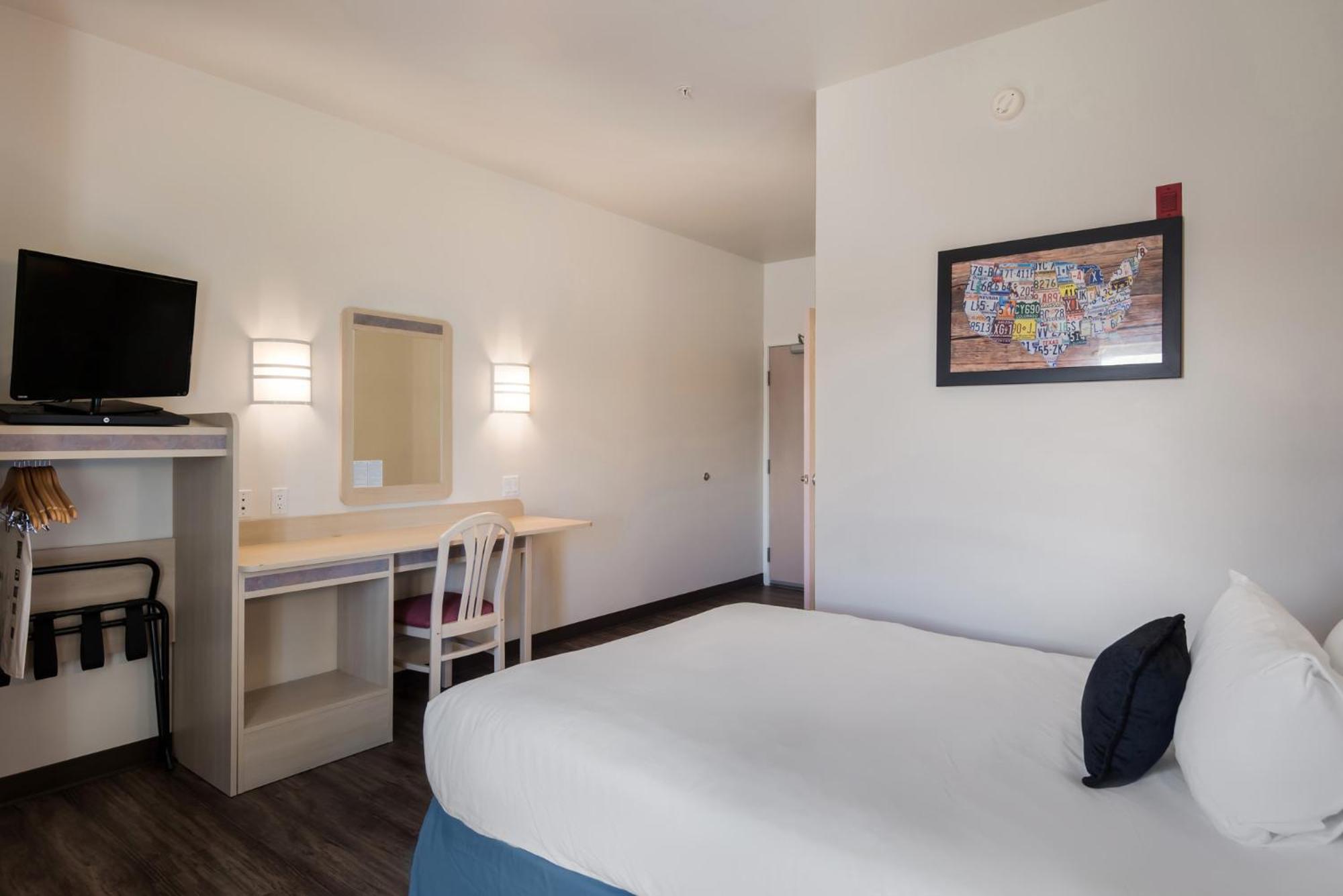 Roll In Accessible Queen Room photo 1
