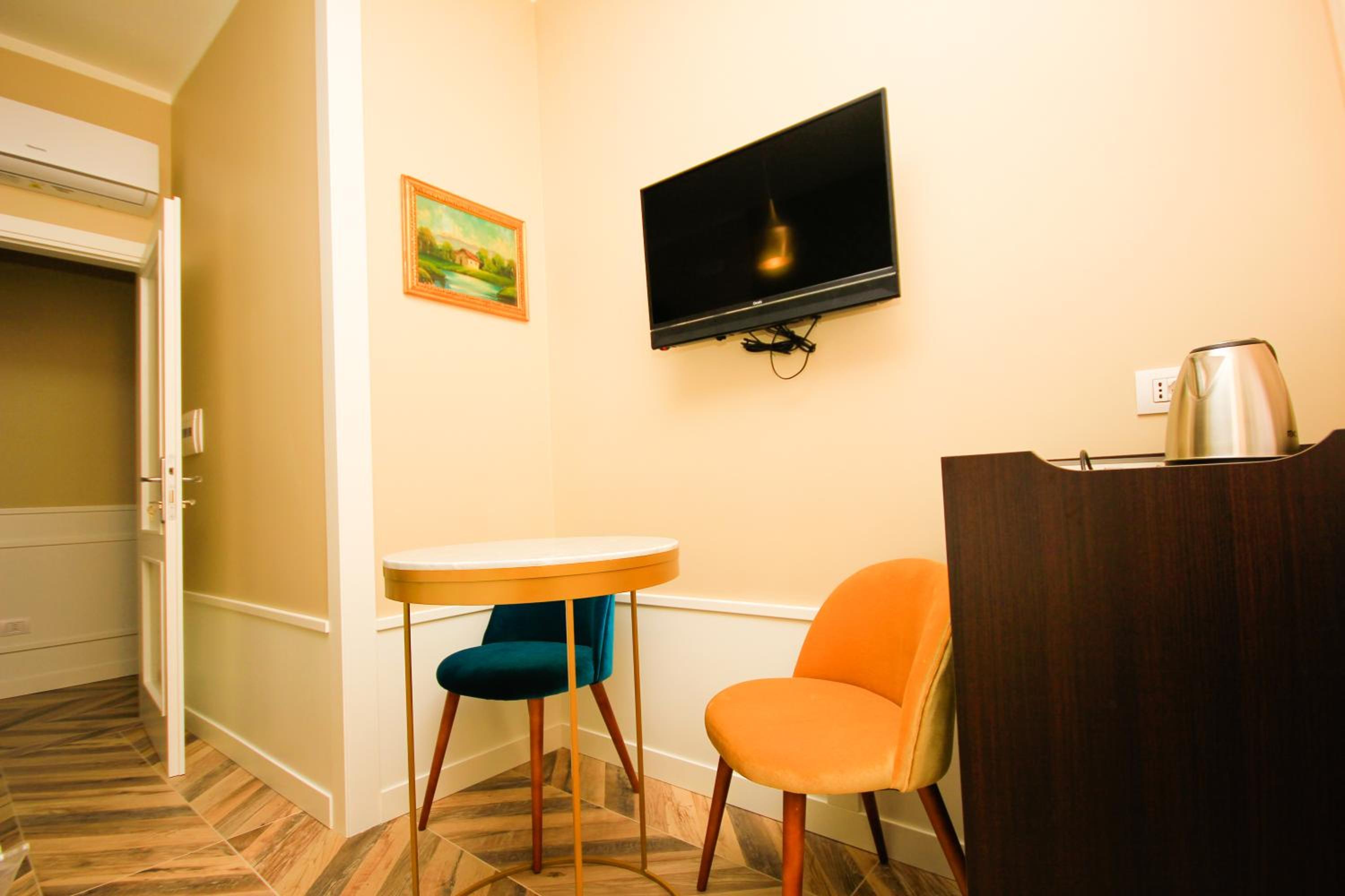 Small Double or Twin Room photo 2