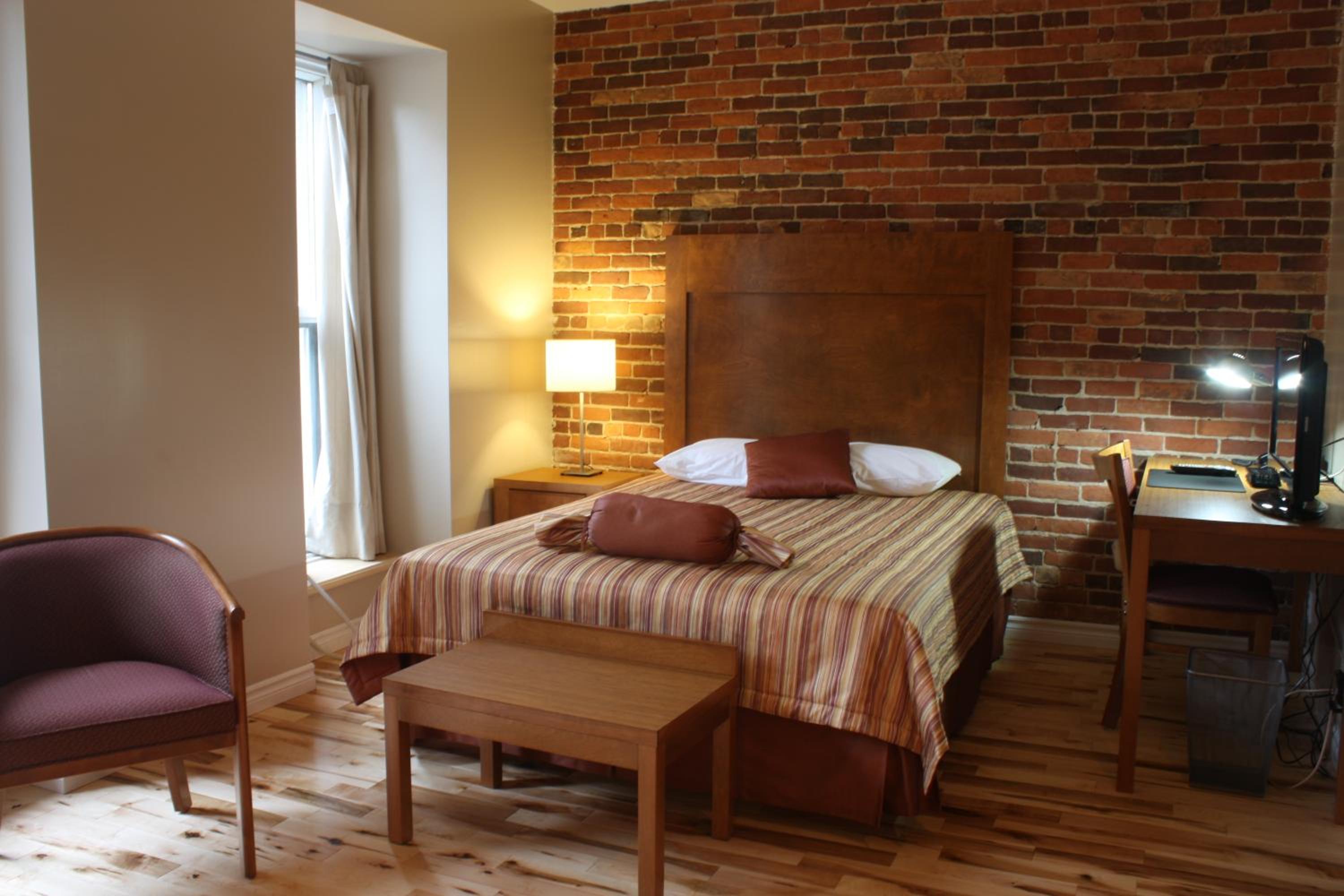Superior Queen Room with Sofa Bed - Photo 4