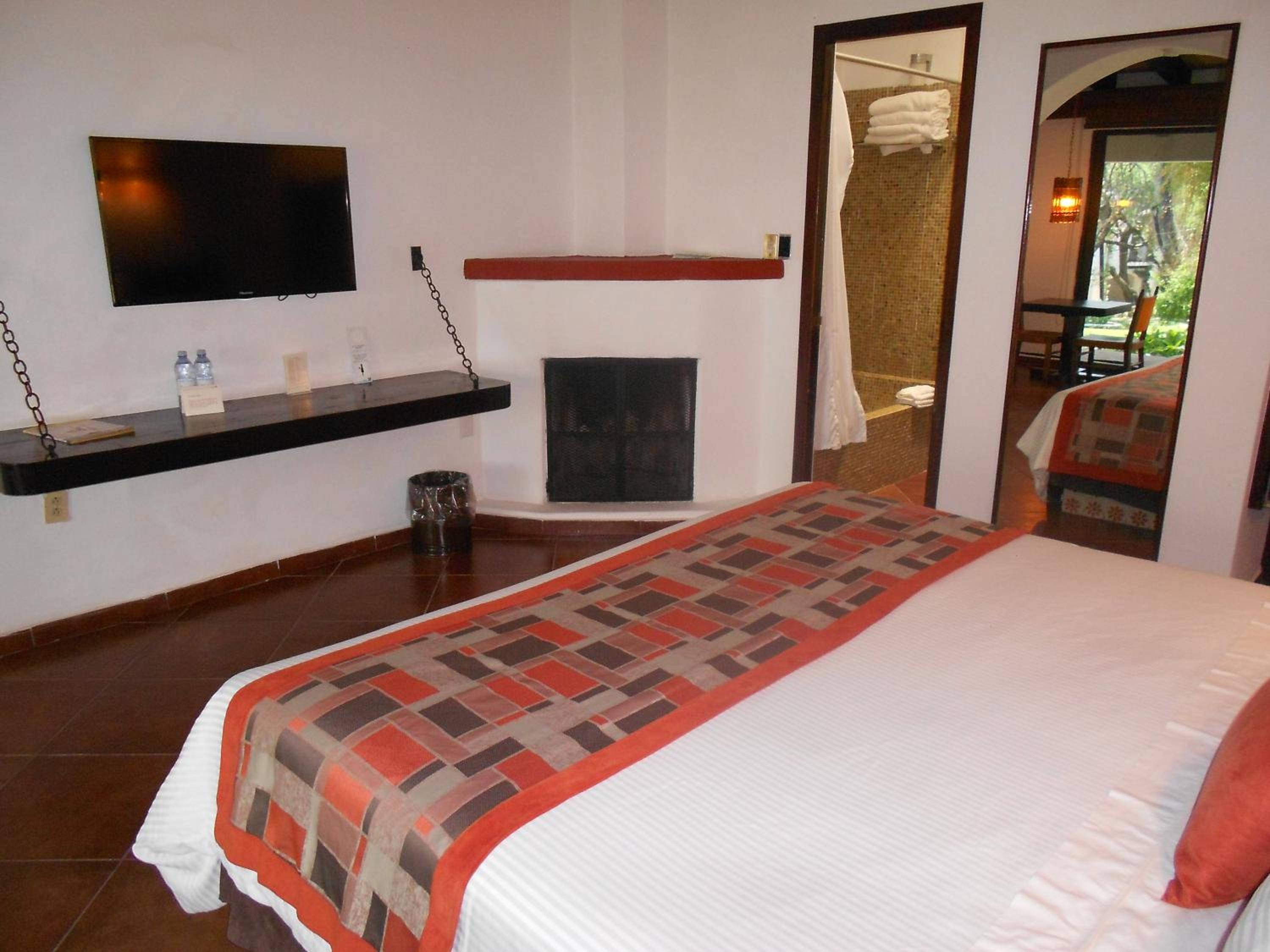 Standard King Room photo 2