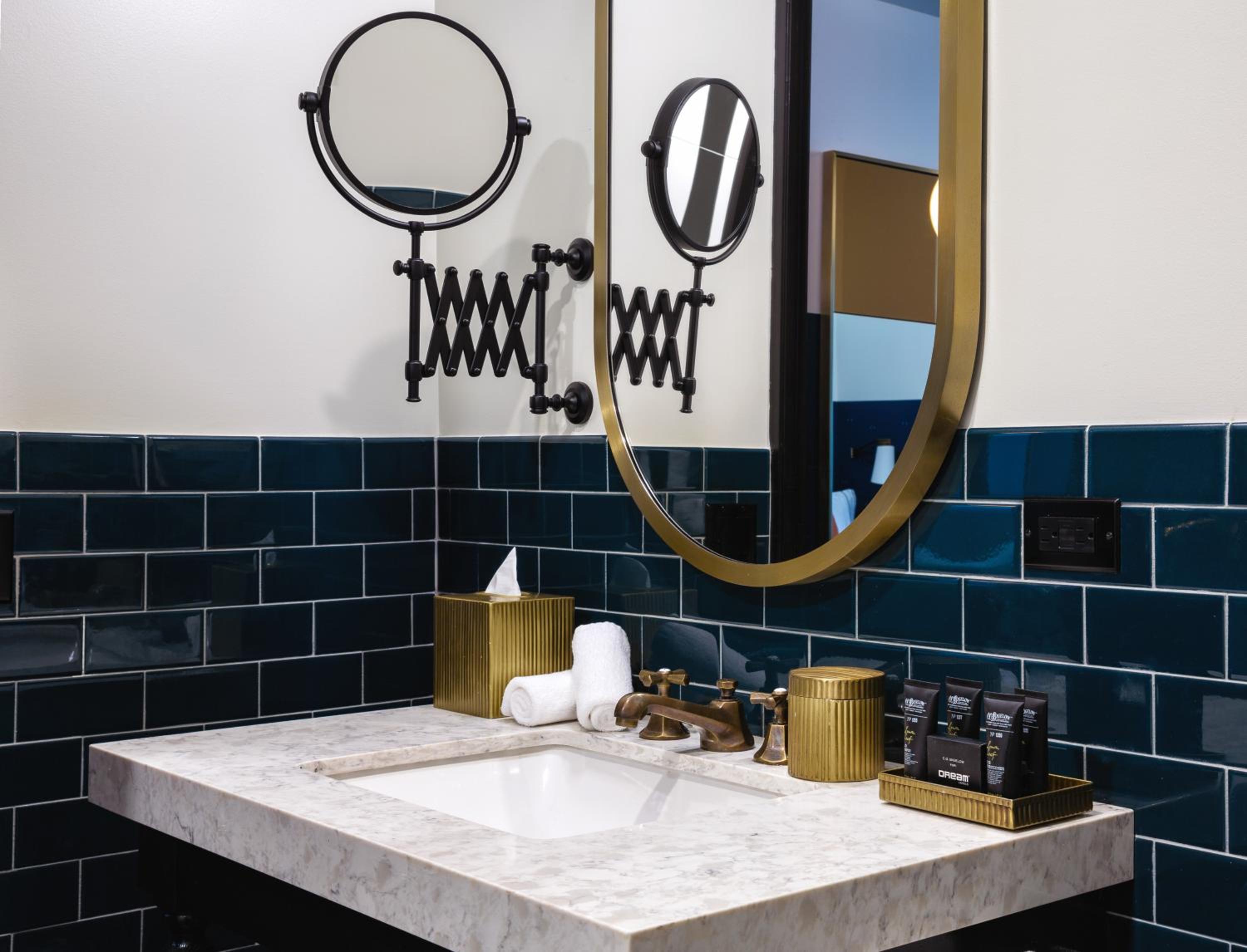 King Room with Accessible Tub - Photo 2