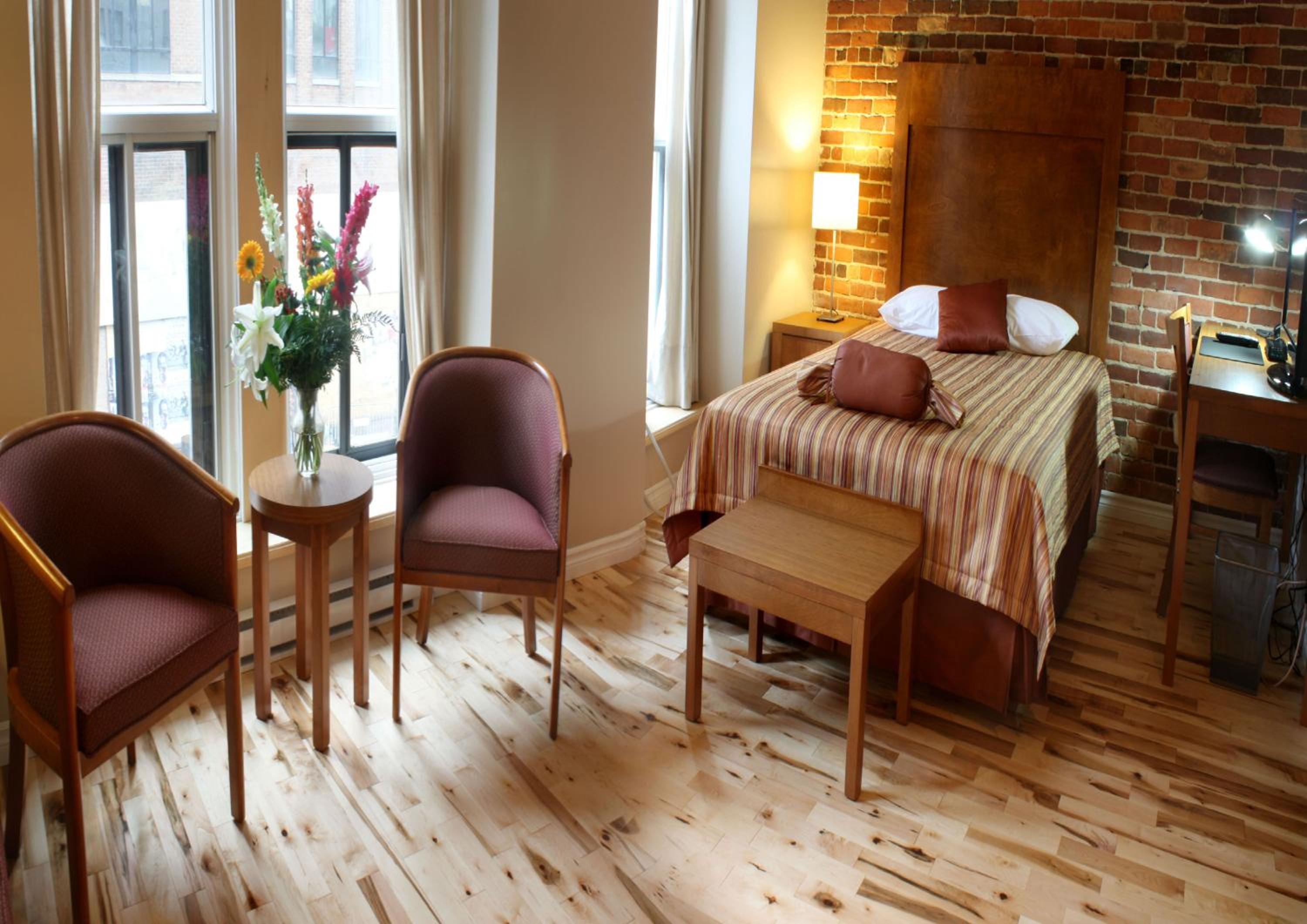 Superior Queen Room with Sofa Bed - Photo 3