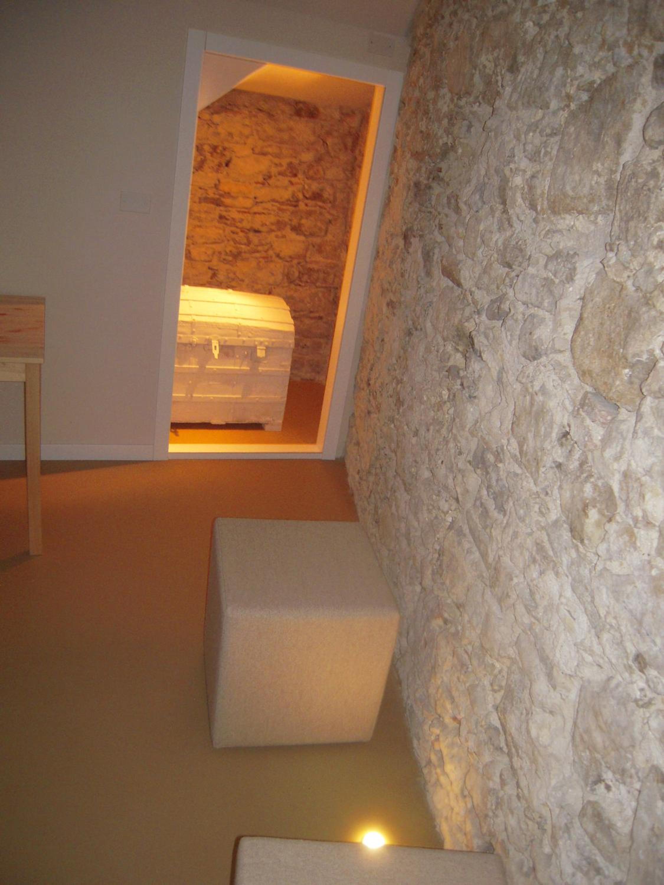 Double or Twin Room - Photo 13