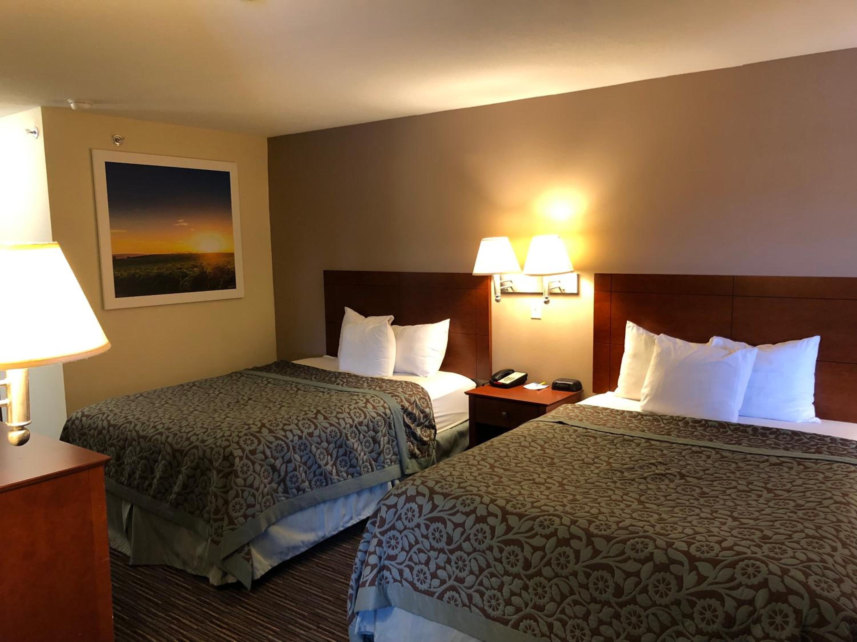 Studio Suite with Two Queen Beds - Non-Smoking - Photo 7