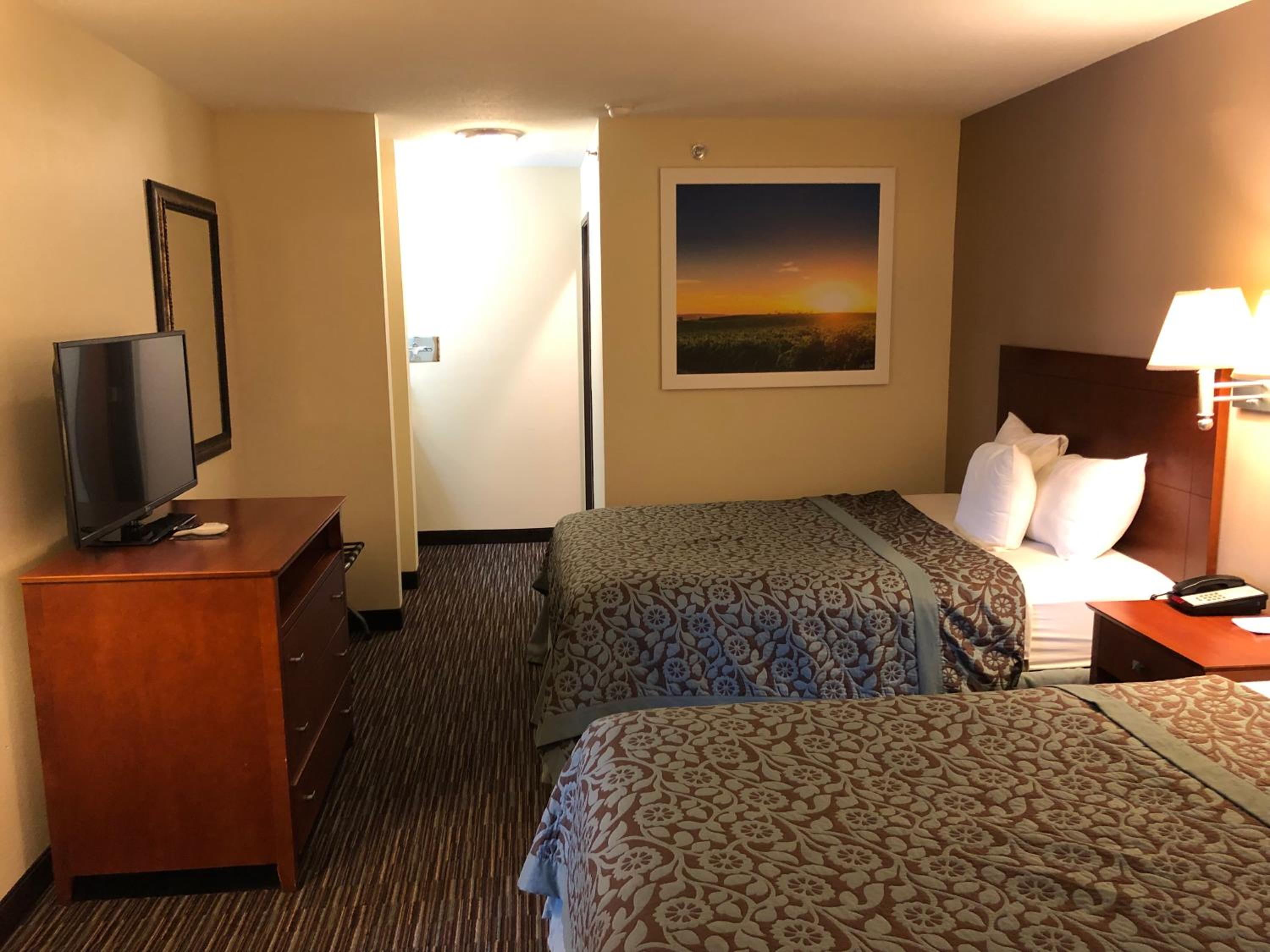 Studio Suite with Two Queen Beds - Non-Smoking - Photo 6